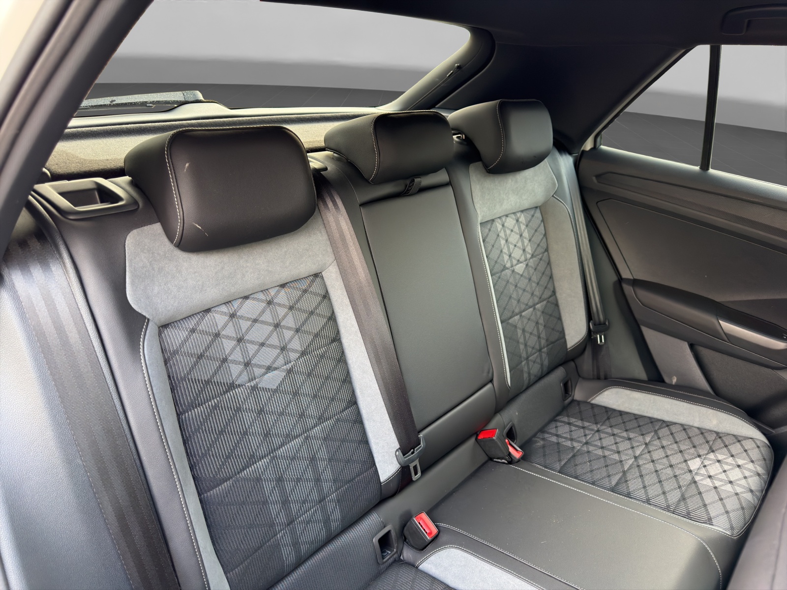 VW T-Roc 2.0 TSI R-Line DSG 4Motion-image-12
