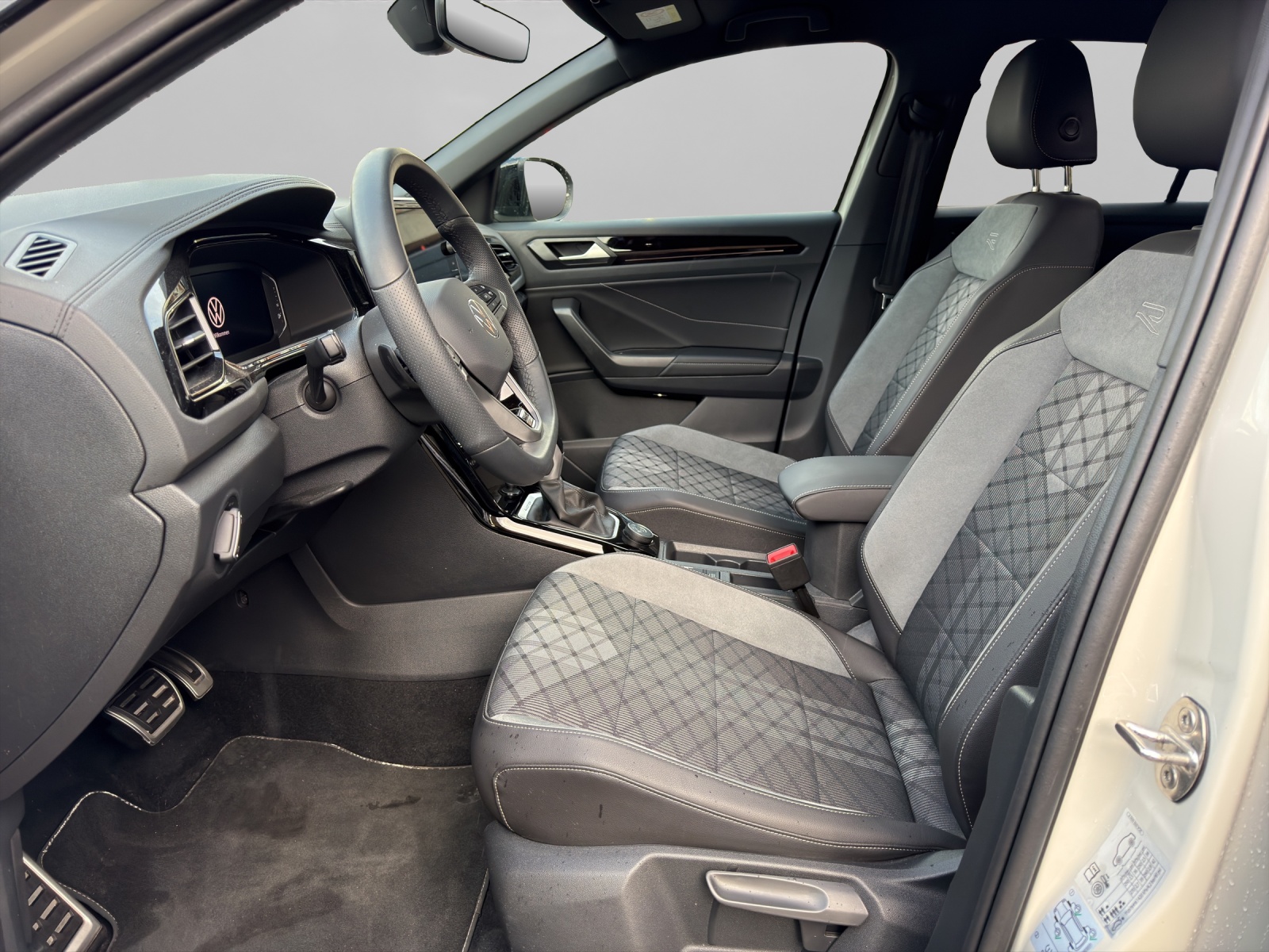 VW T-Roc 2.0 TSI R-Line DSG 4Motion-image-8