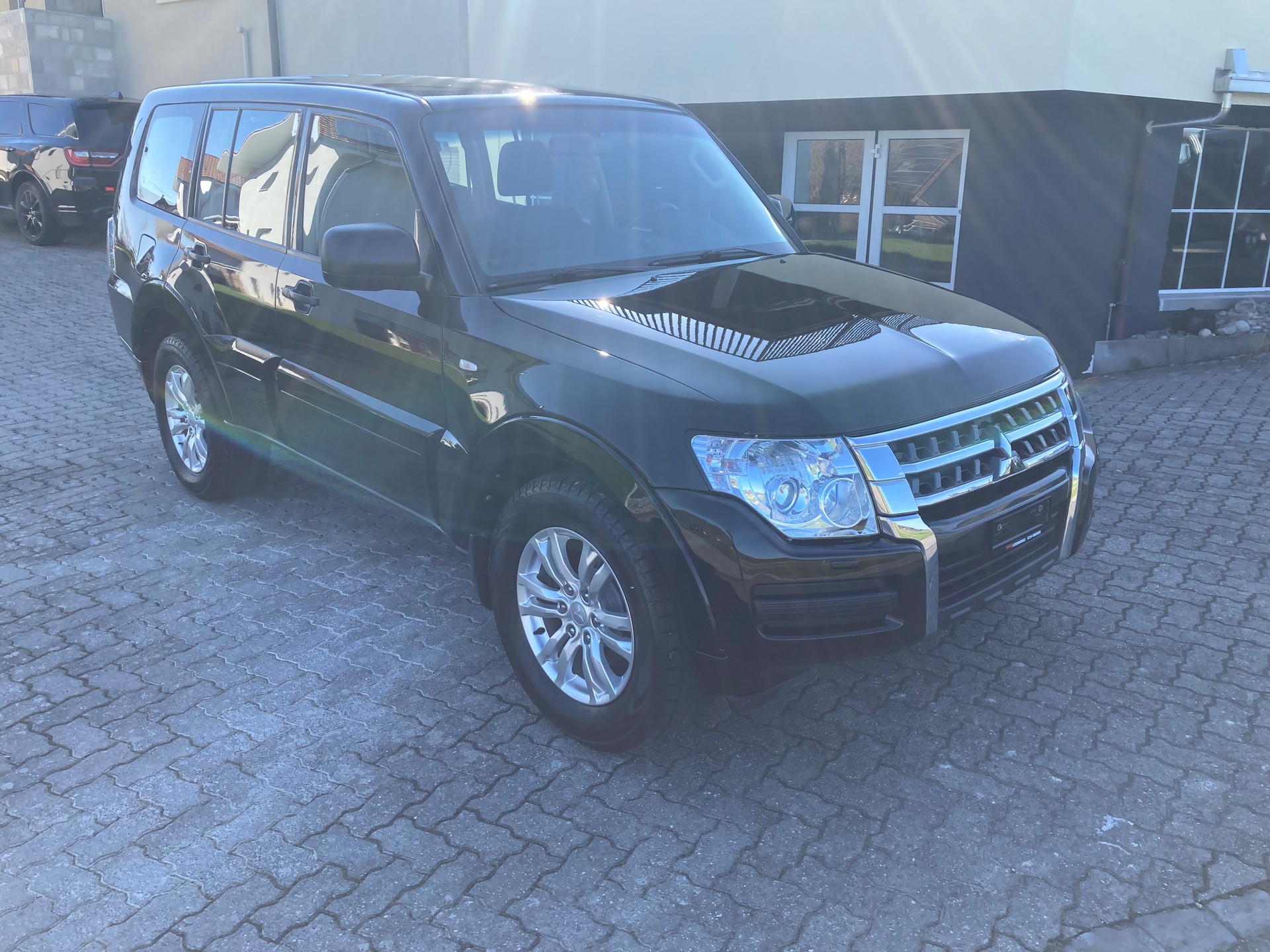 MITSUBISHI Pajero 3.2 DI-D Value Automatic-image-1