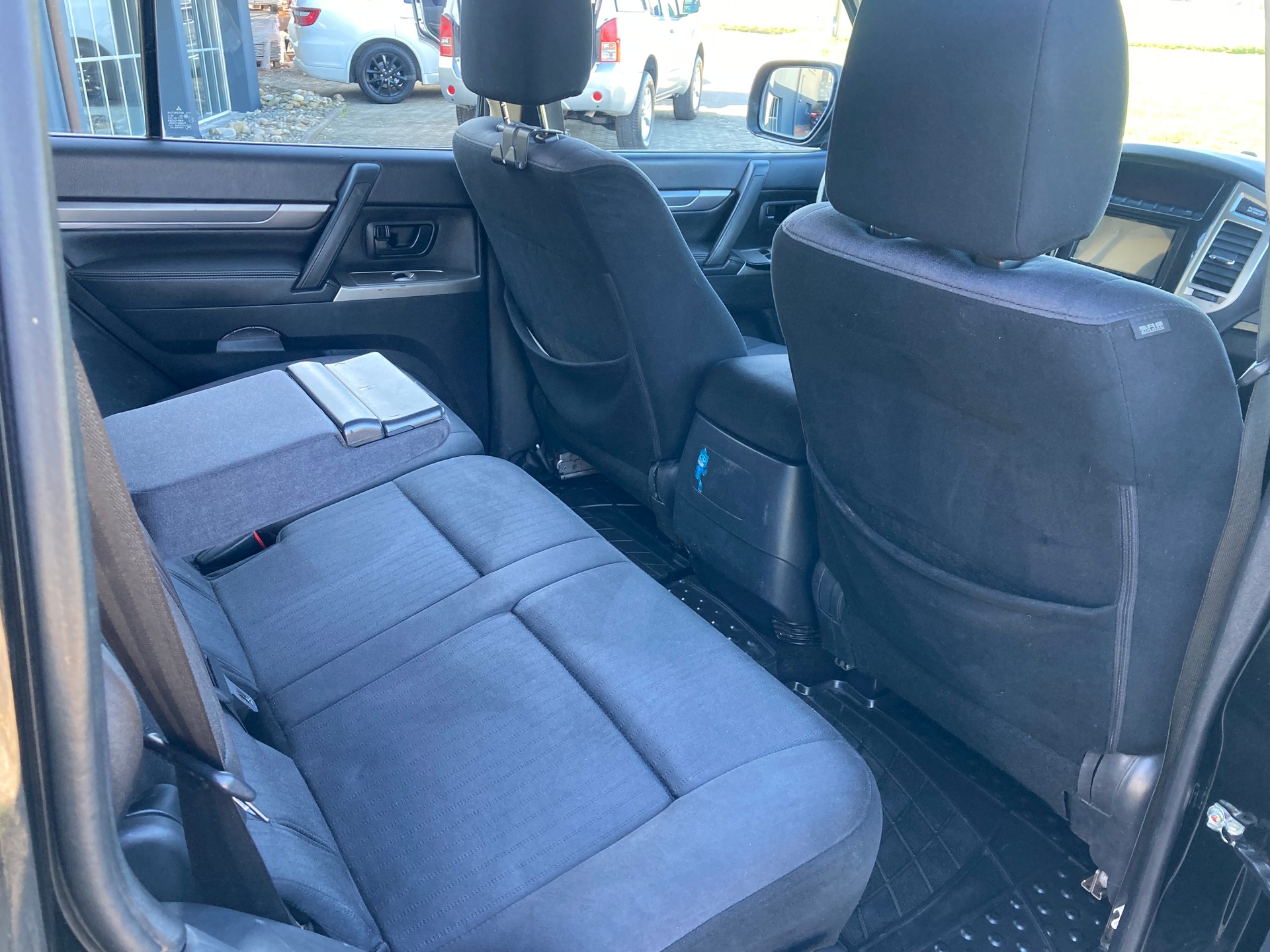 MITSUBISHI Pajero 3.2 DI-D Value Automatic-image-6