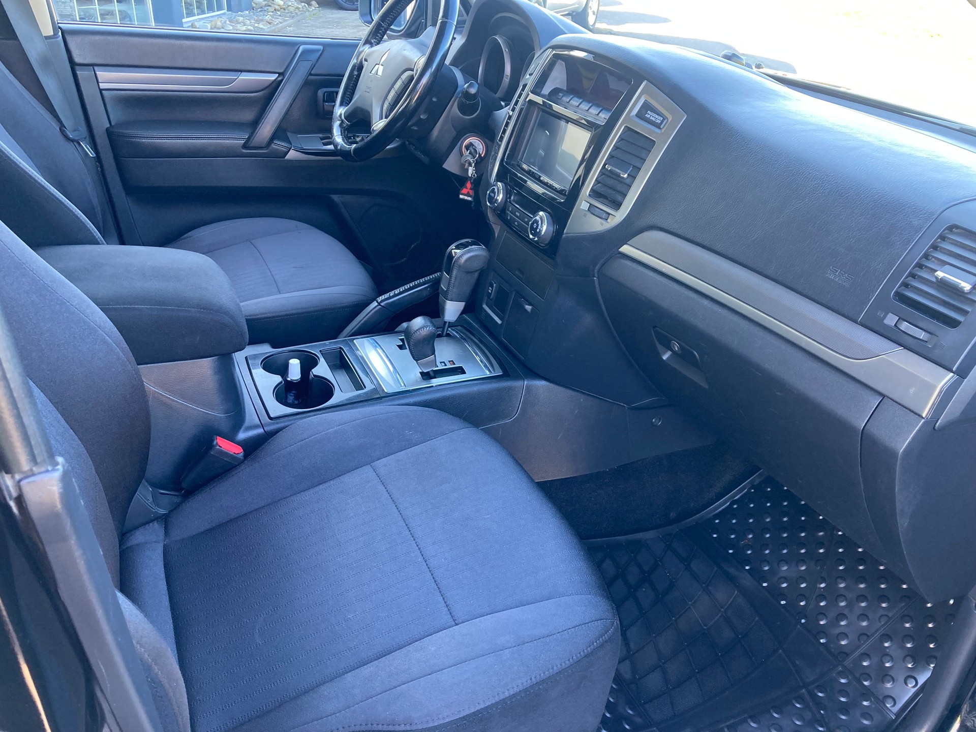MITSUBISHI Pajero 3.2 DI-D Value Automatic-image-5