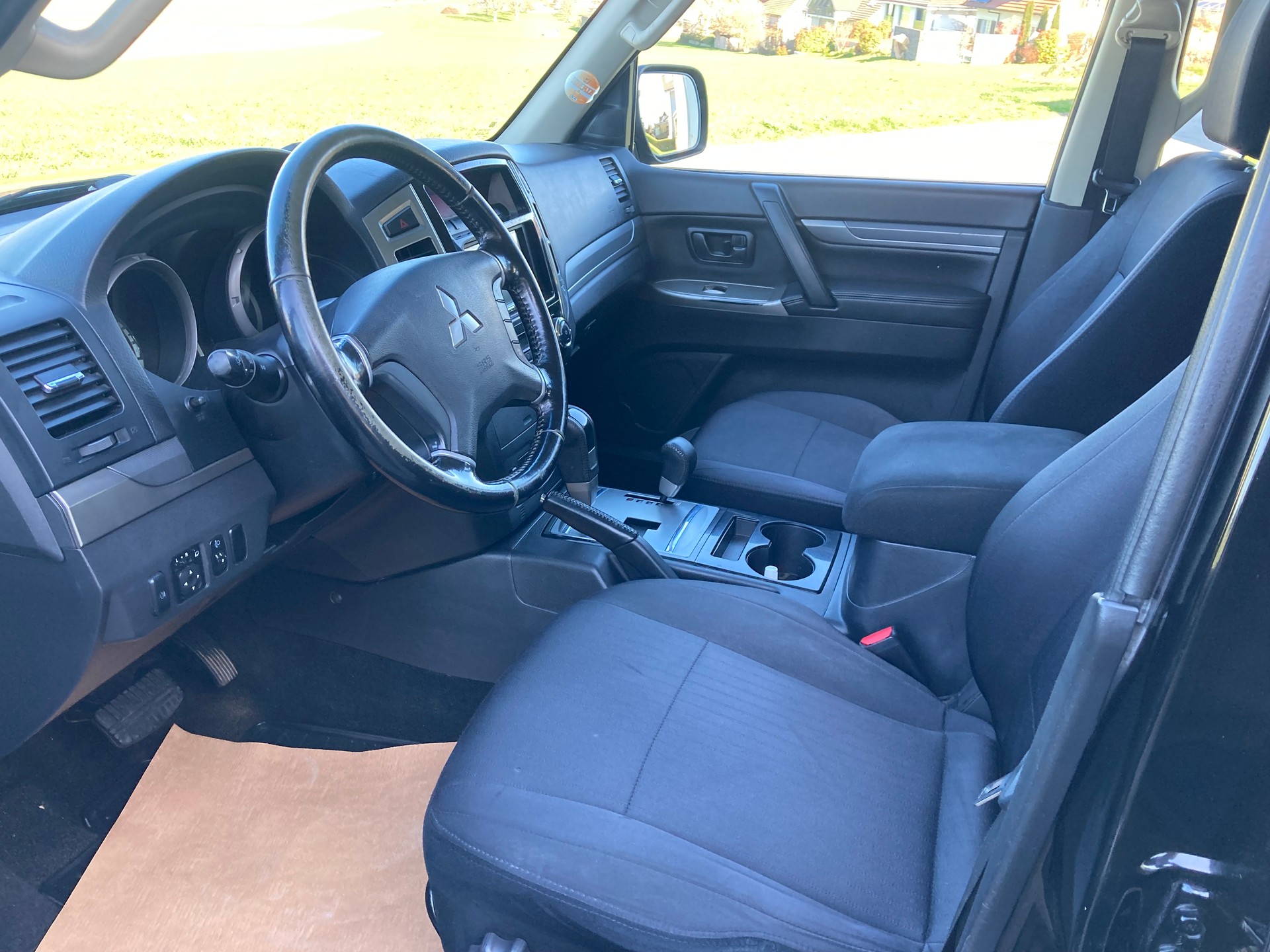 MITSUBISHI Pajero 3.2 DI-D Value Automatic-image-4