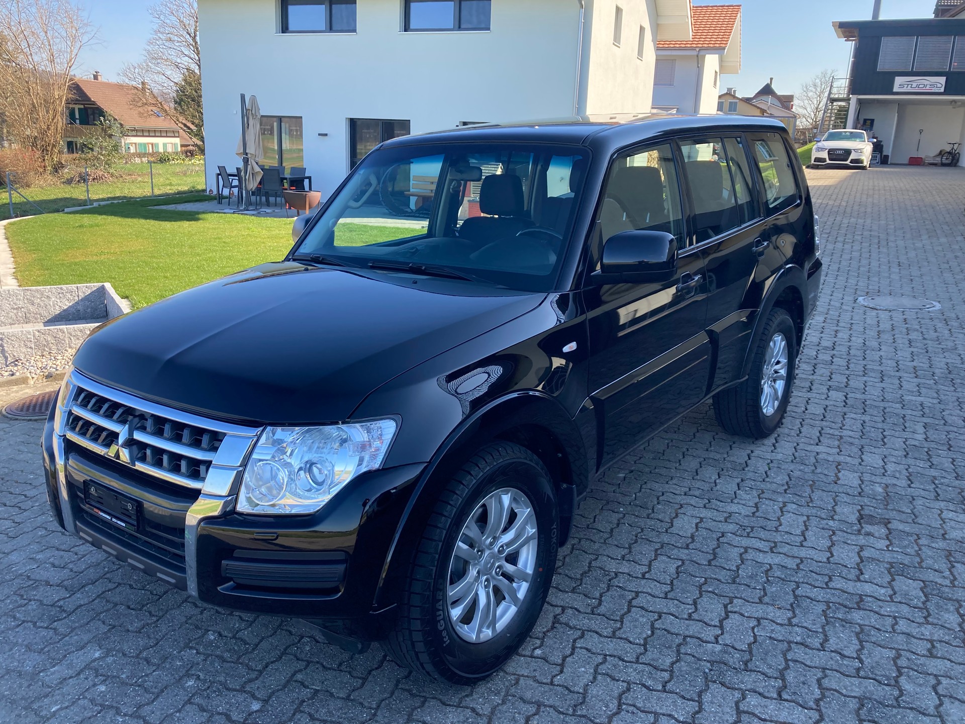 MITSUBISHI Pajero 3.2 DI-D Value Automatic