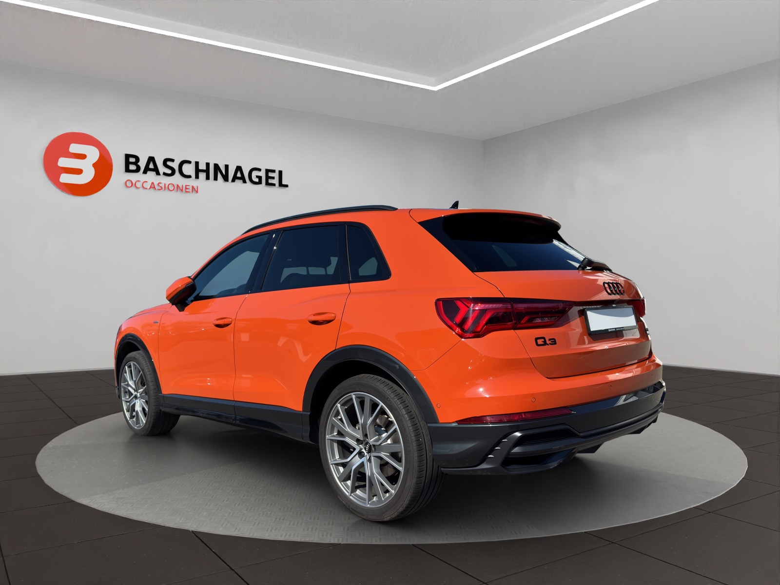 AUDI Q3 45 TFSI S line quattro S-tronic-image-2