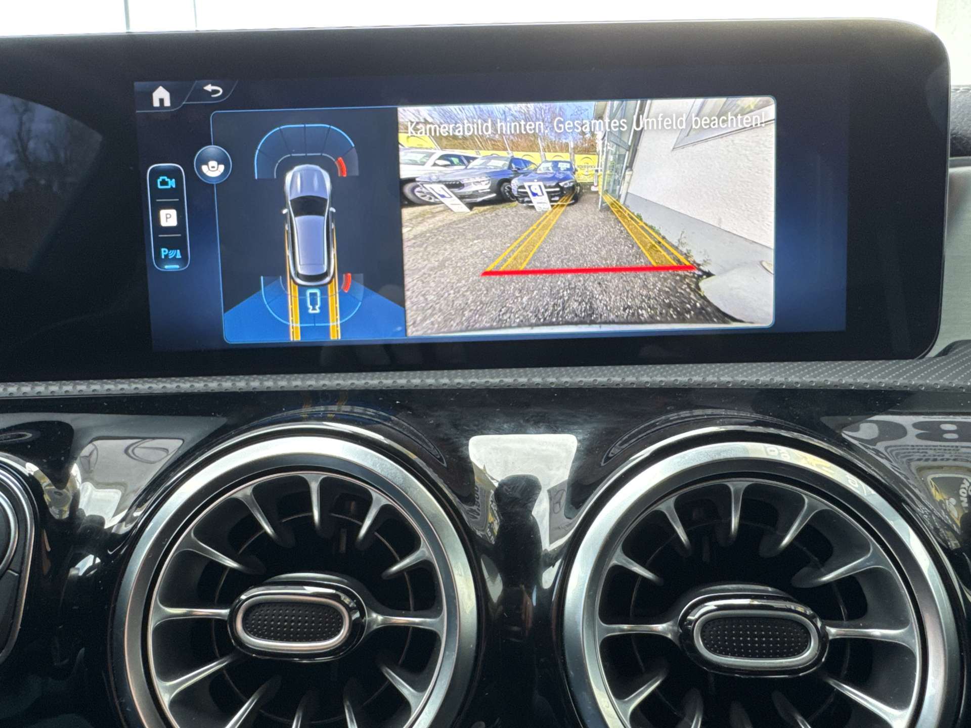 MERCEDES-BENZ CLA Shooting Brake 200 AMG Line Advanced Plus DCT-Automat-image-10