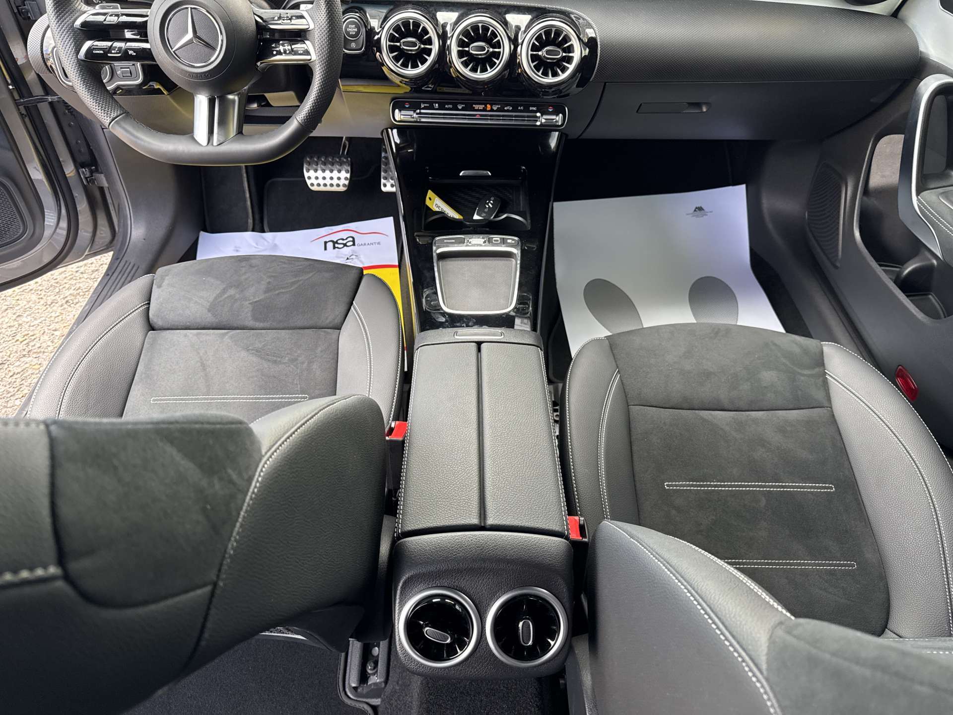 MERCEDES-BENZ CLA Shooting Brake 200 AMG Line Advanced Plus DCT-Automat-image-13