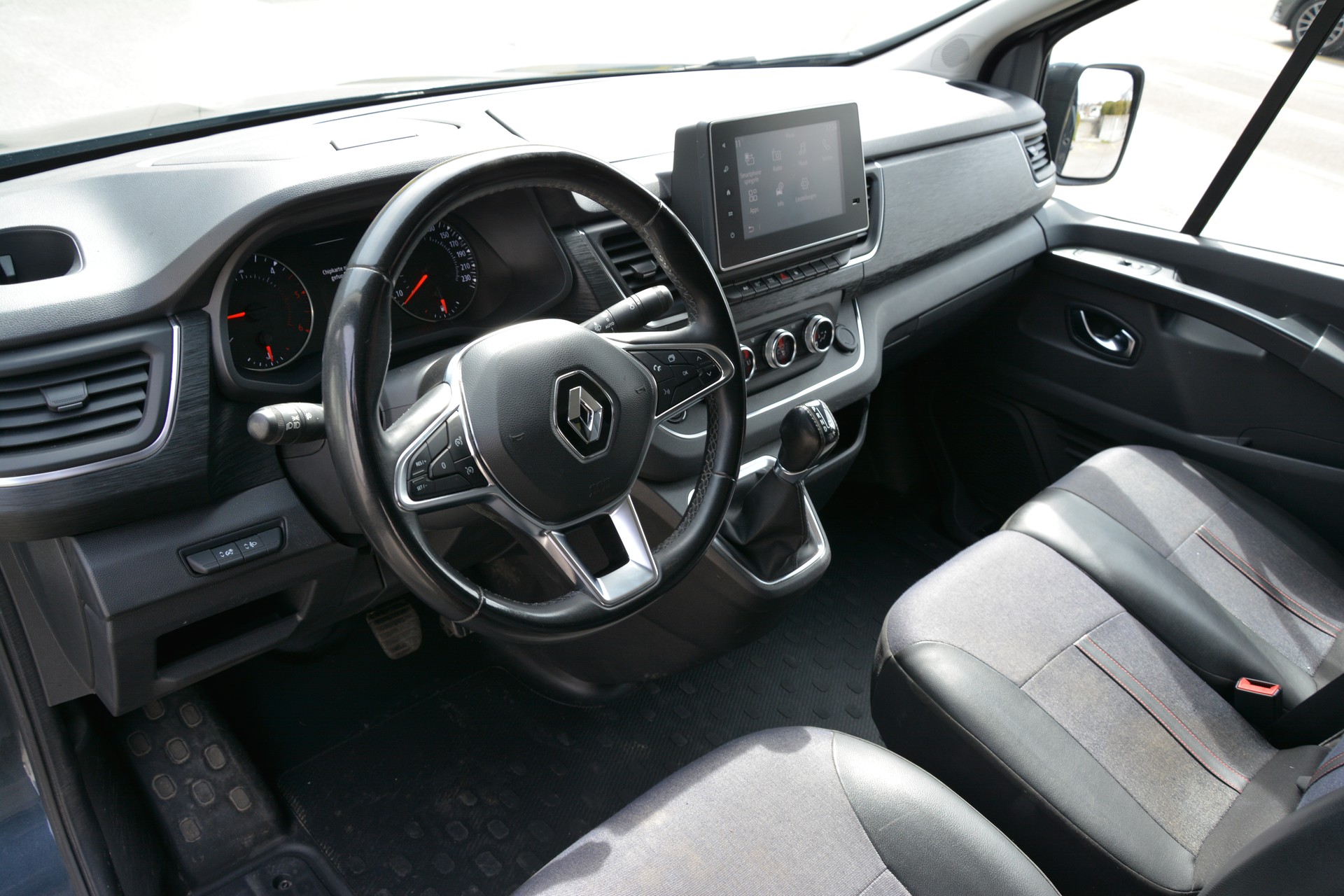 RENAULT Trafic 2.0 Blue dCi 150 Advance L2H1 EDC EN-image-12