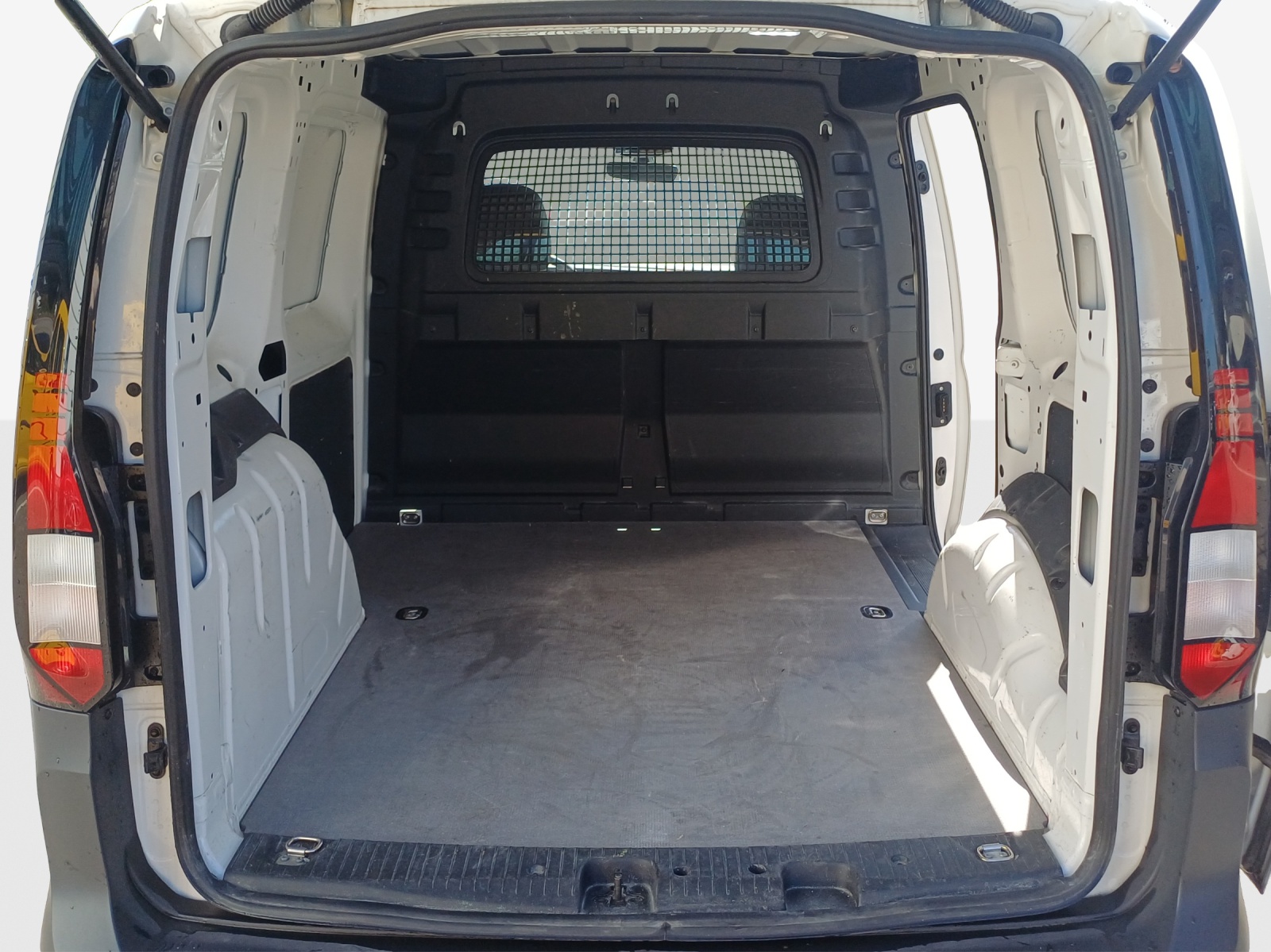 VW Caddy Cargo 2.0TDI 4Motion-image-12
