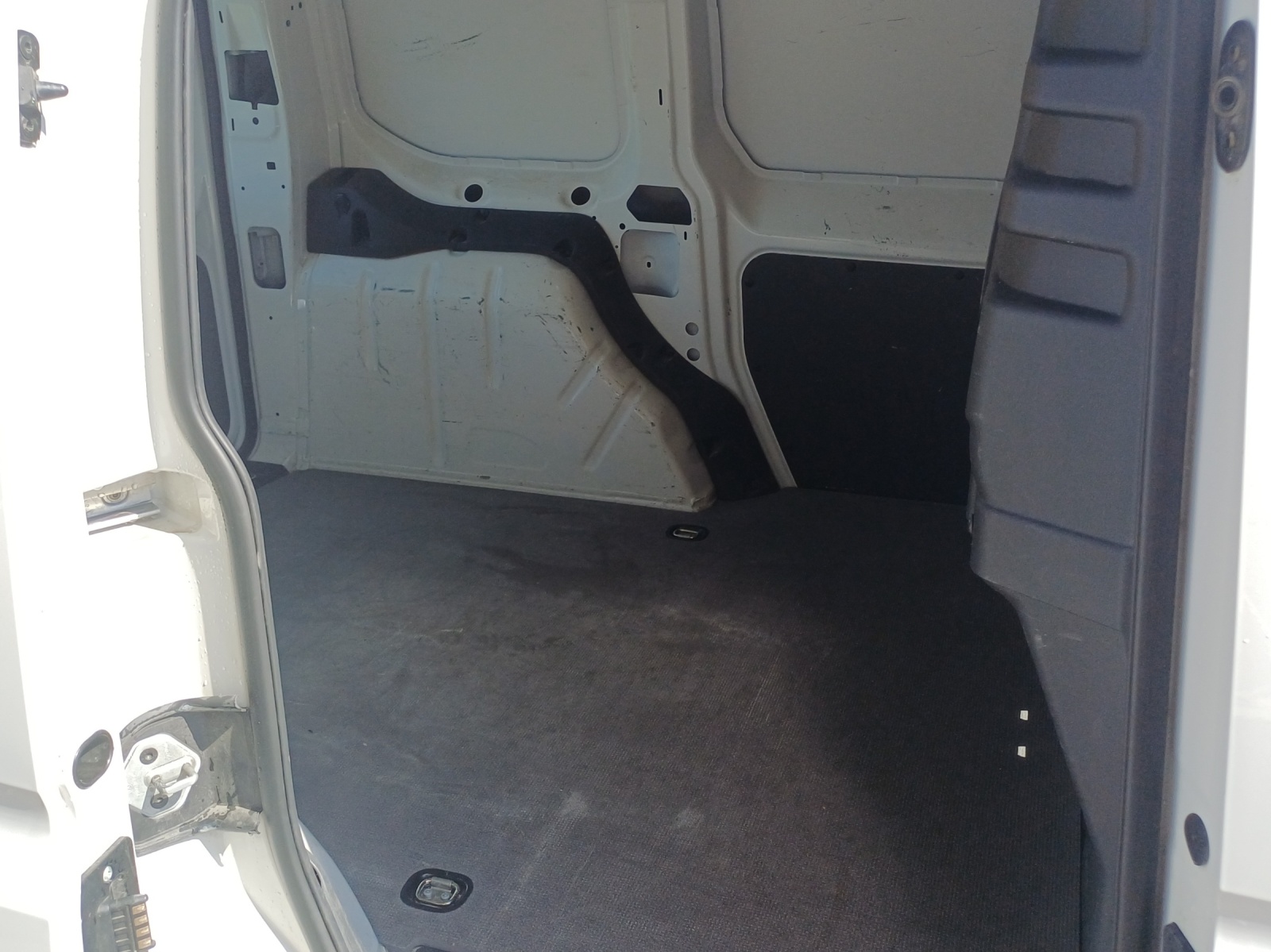 VW Caddy Cargo 2.0TDI 4Motion-image-11