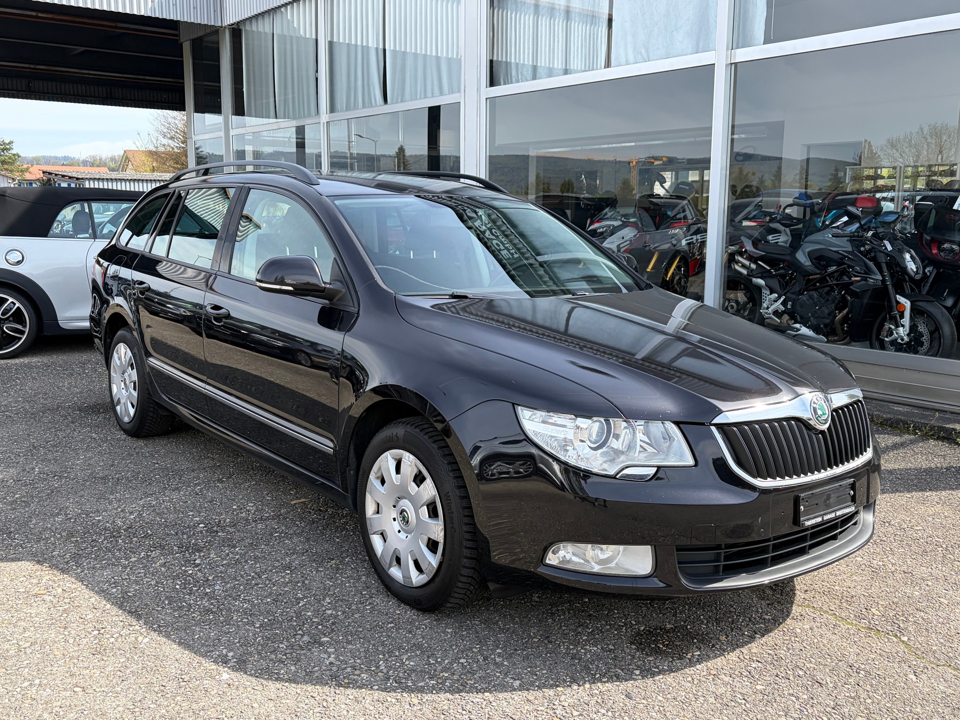 SKODA Superb Combi 2.0 TDi Ambition DSG-image-0