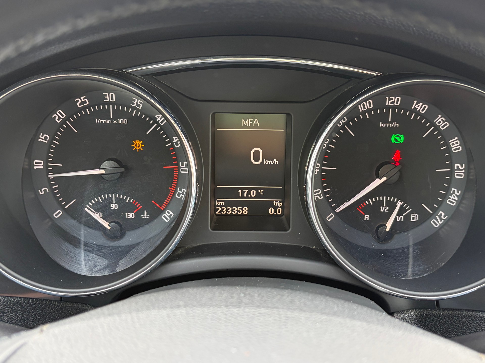 SKODA Superb Combi 2.0 TDi Ambition DSG-image-14