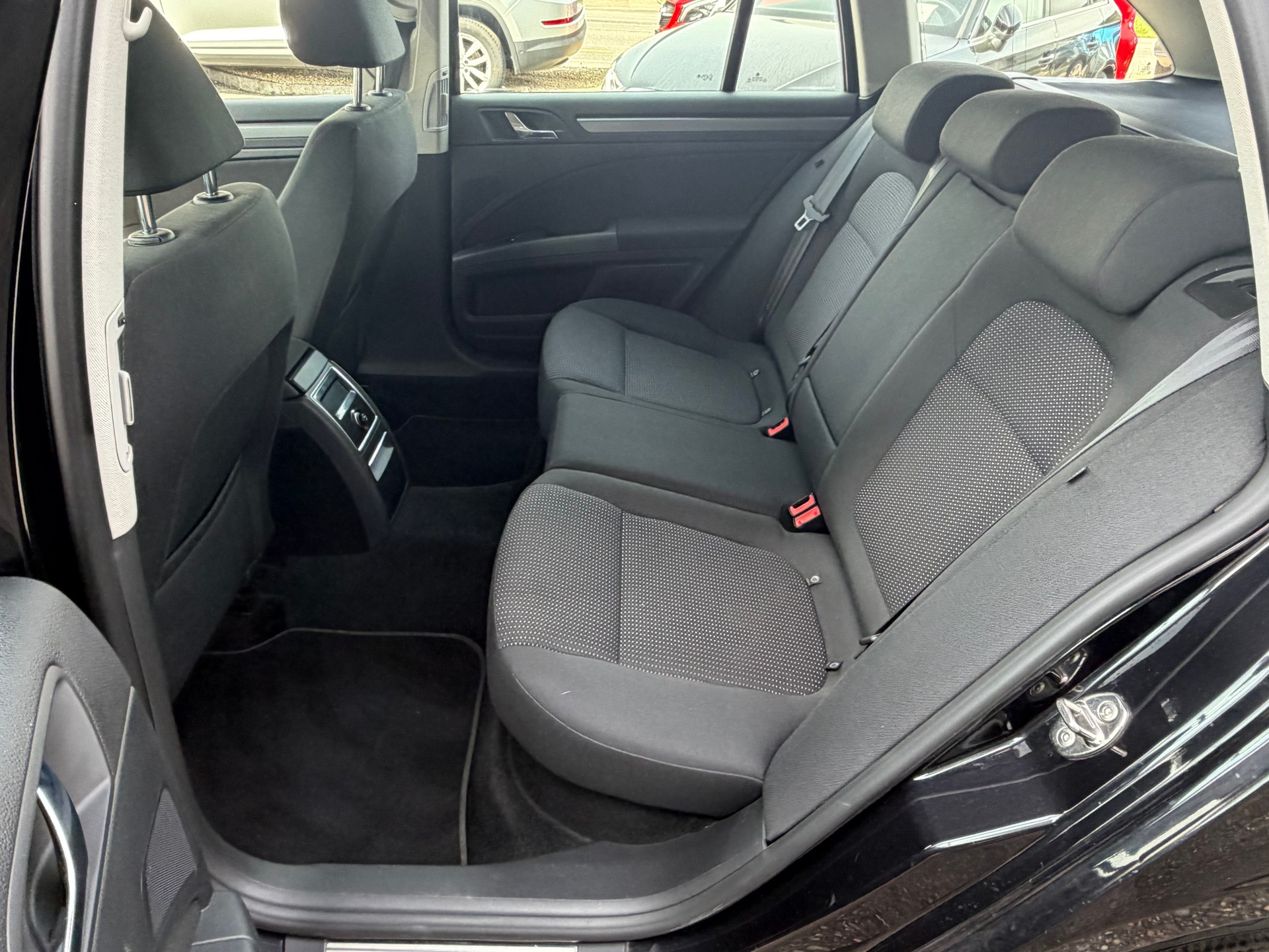 SKODA Superb Combi 2.0 TDi Ambition DSG-image-10