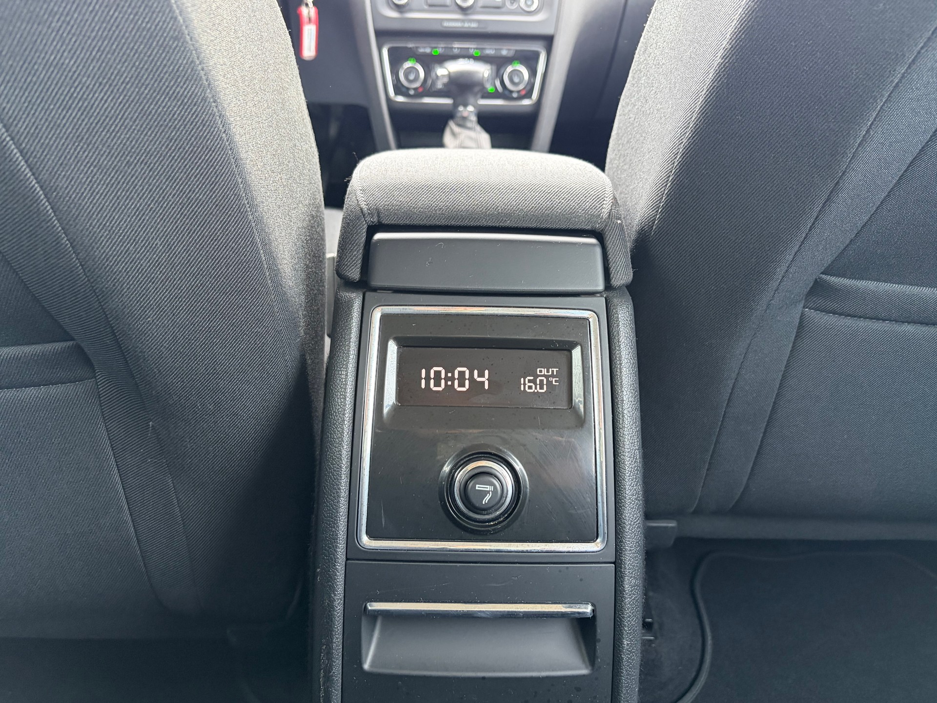 SKODA Superb Combi 2.0 TDi Ambition DSG-image-11