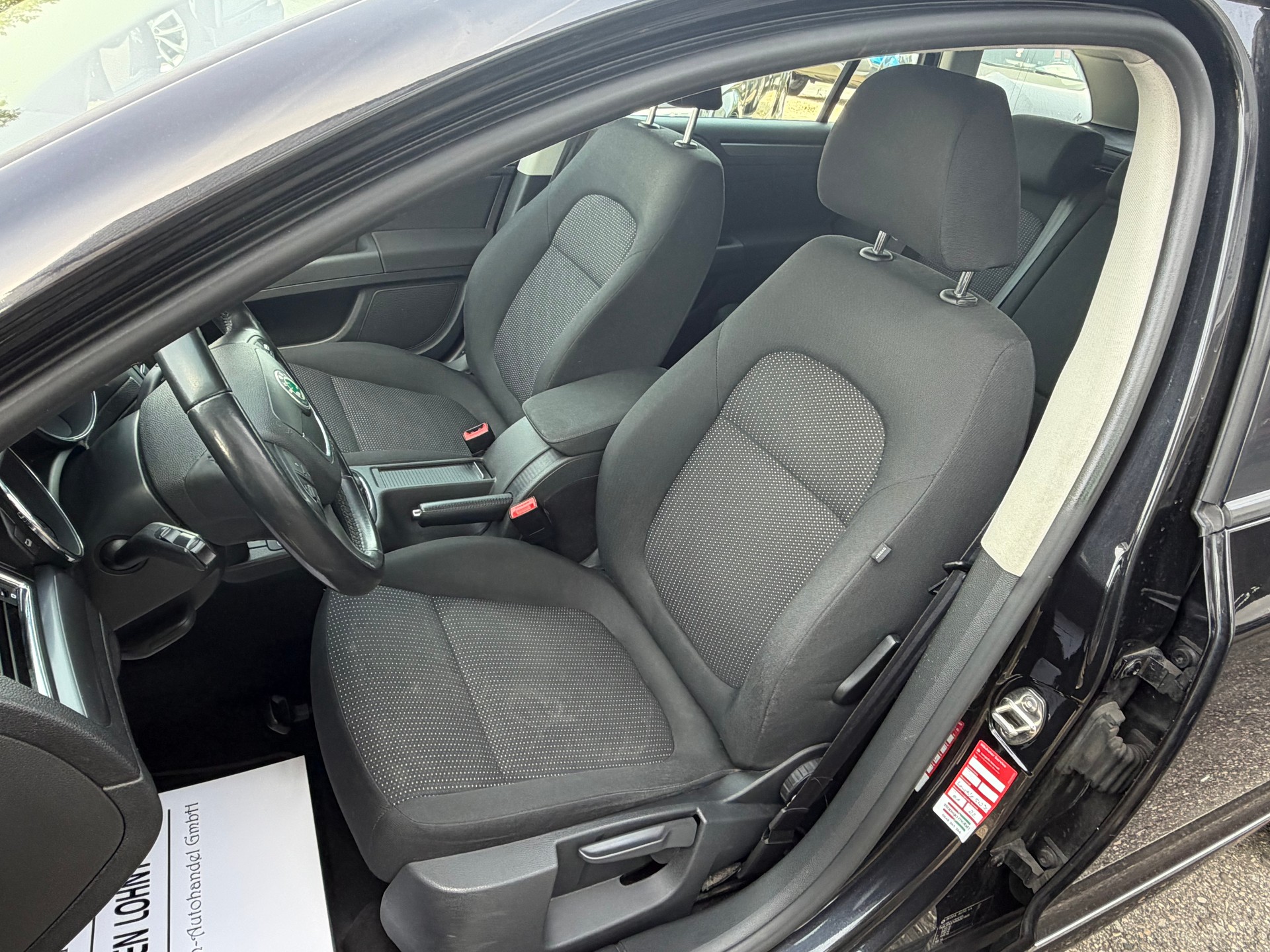 SKODA Superb Combi 2.0 TDi Ambition DSG-image-8