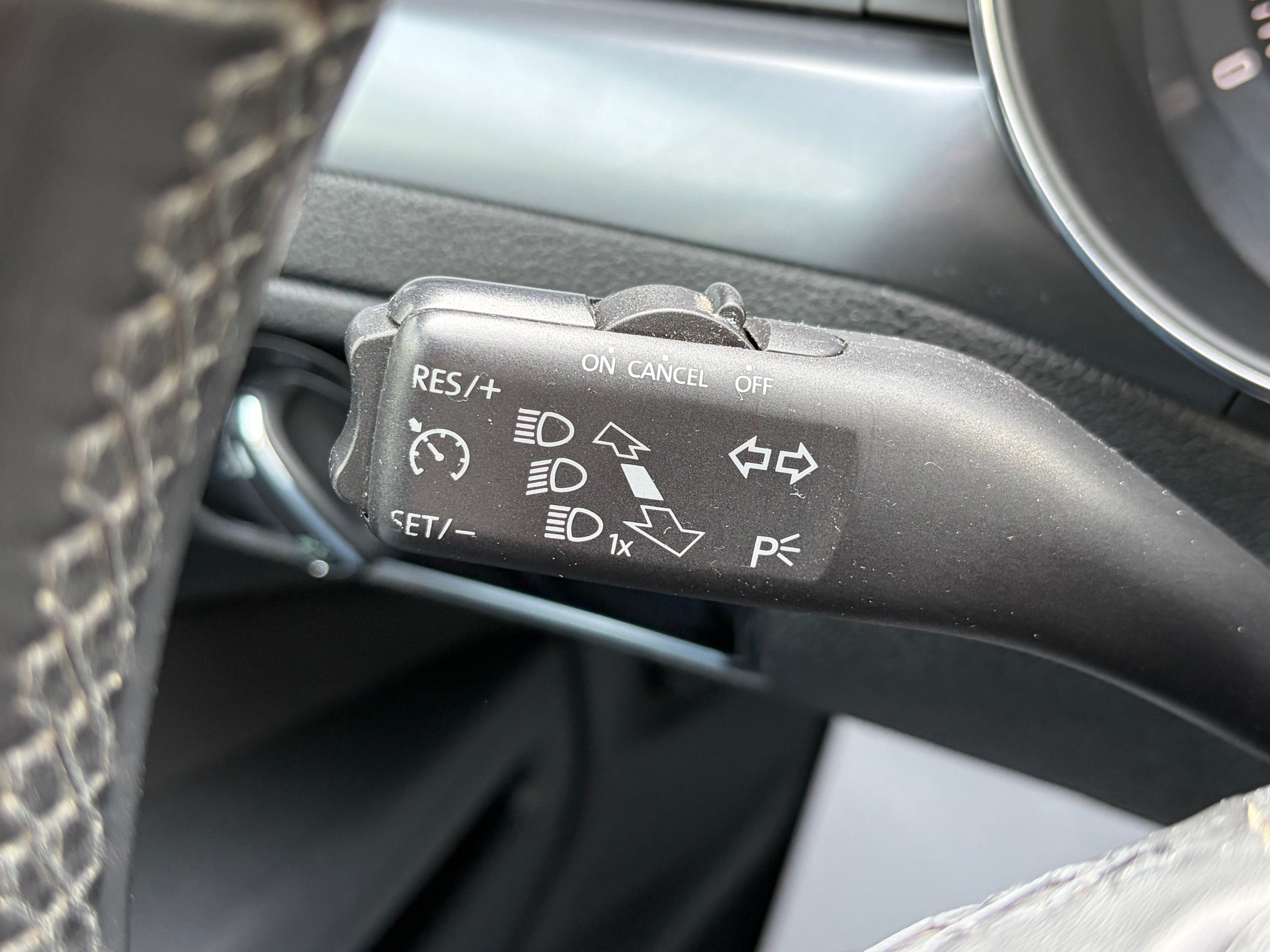 SKODA Superb Combi 2.0 TDi Ambition DSG-image-15