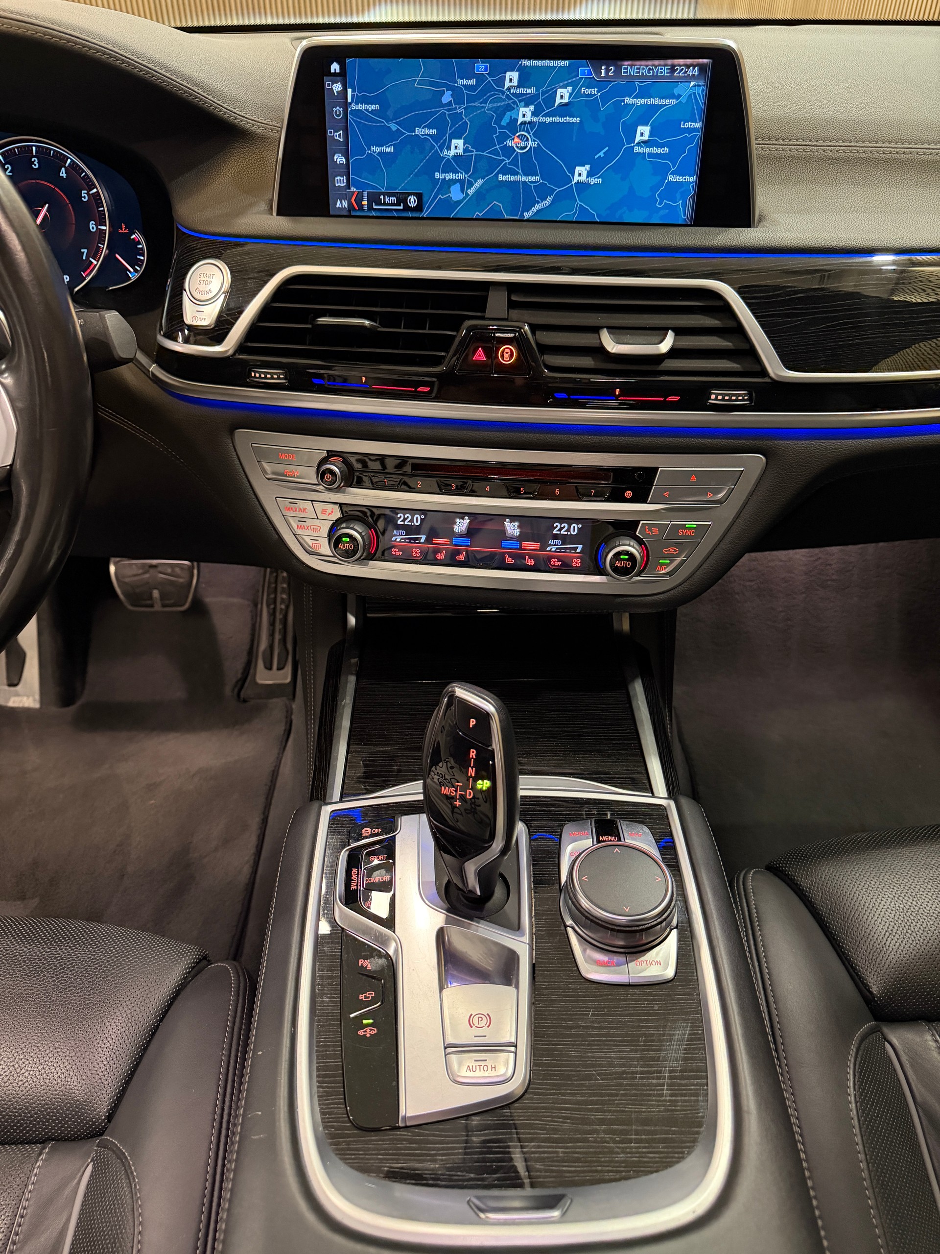 BMW 750i xDrive Steptronic-image-7