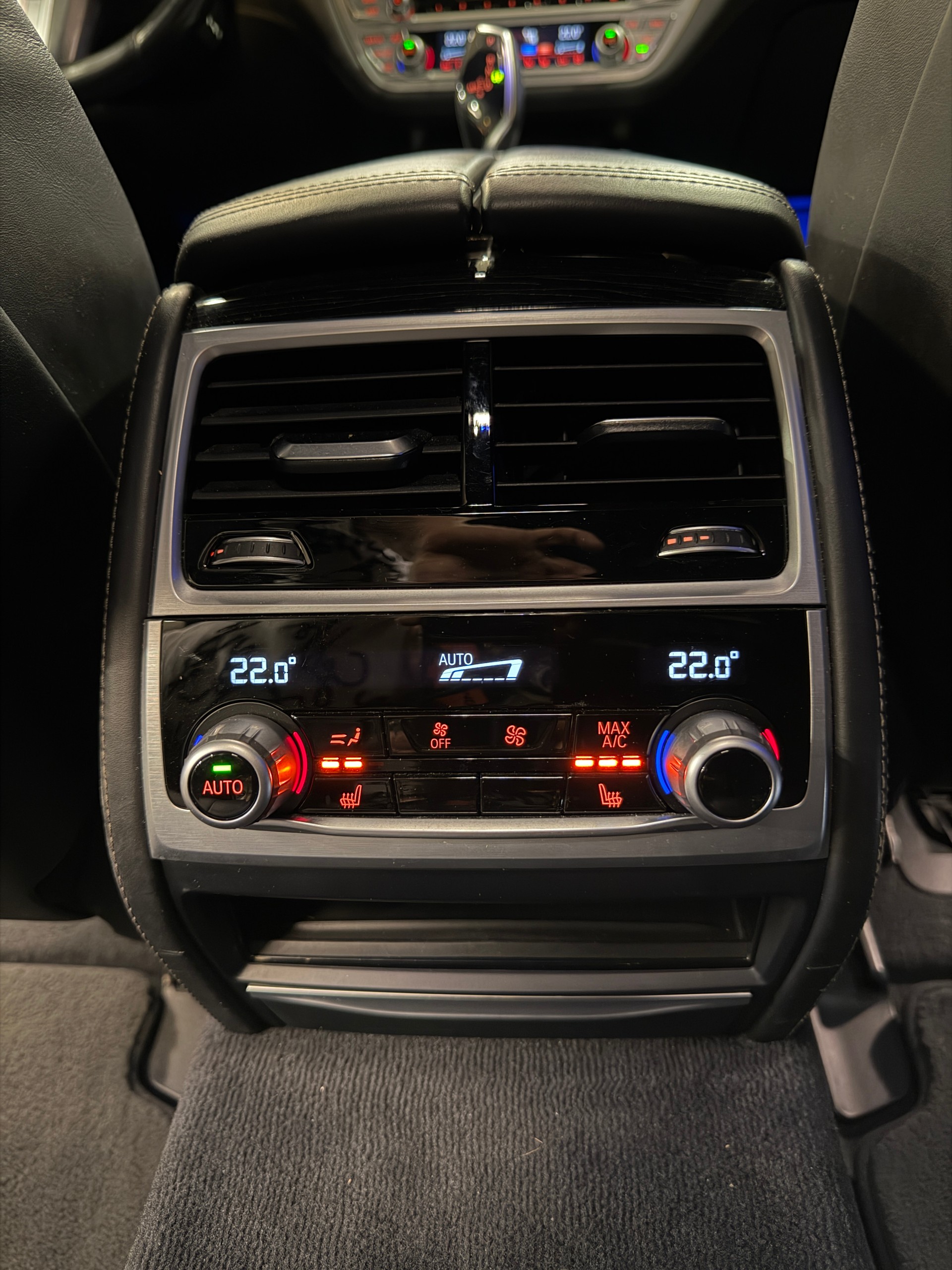 BMW 750i xDrive Steptronic-image-10