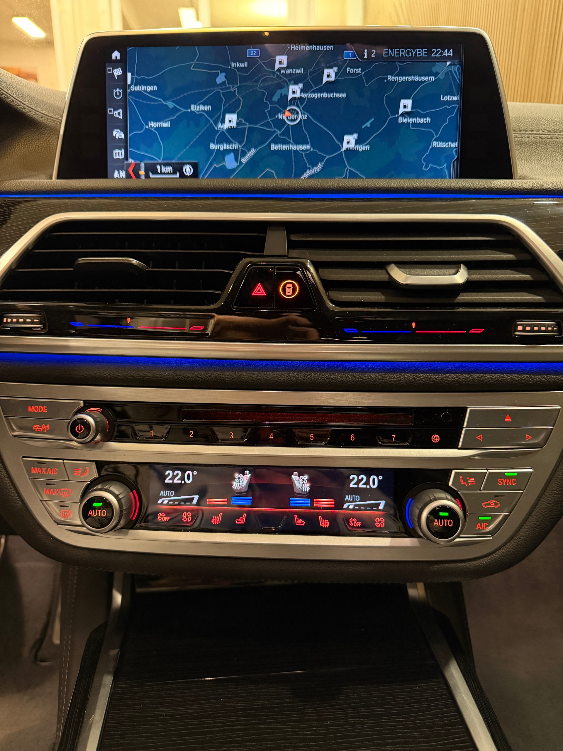 BMW 750i xDrive Steptronic-image-8