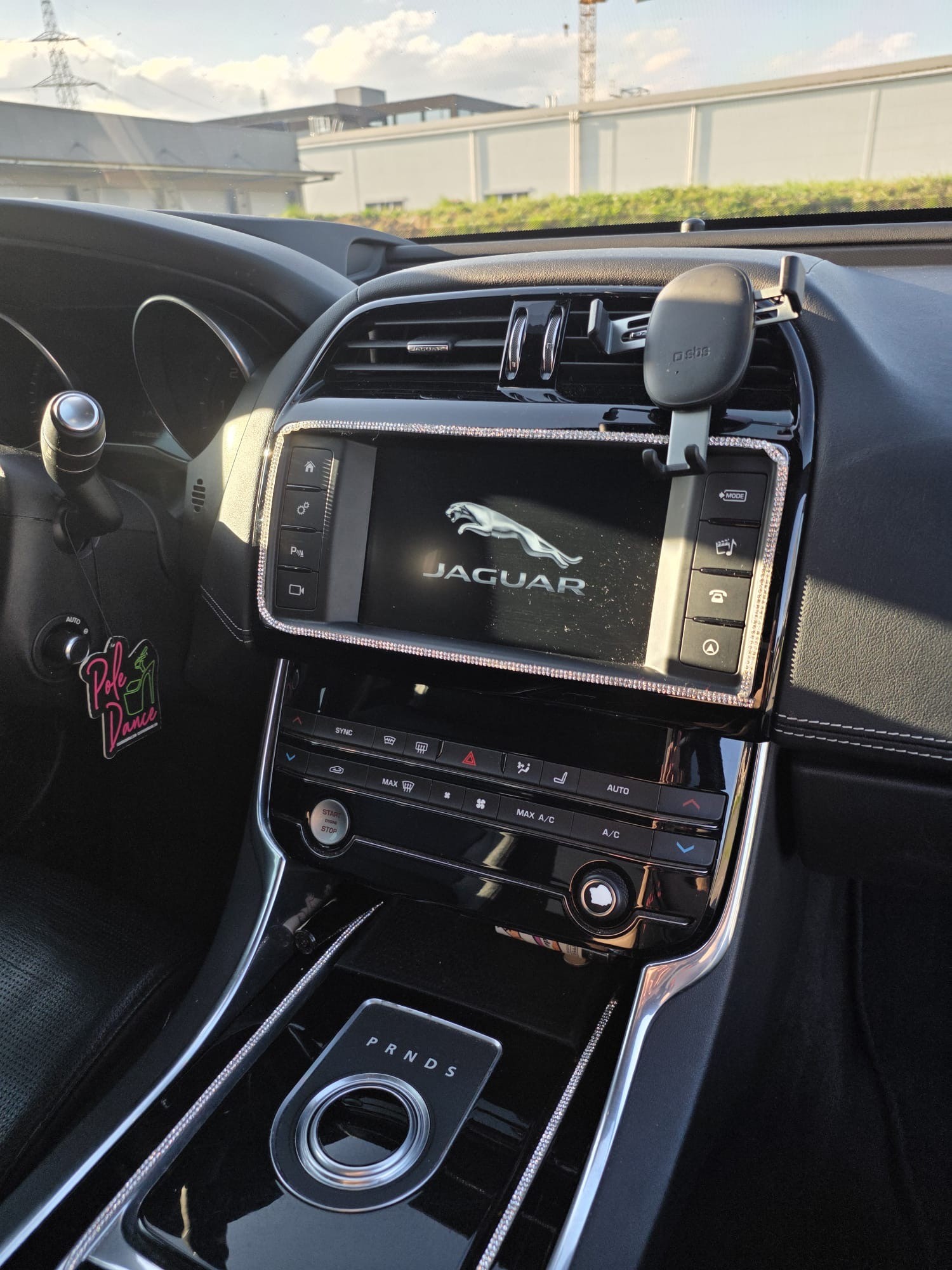 JAGUAR XE 20d R-Sport Automat-image-7