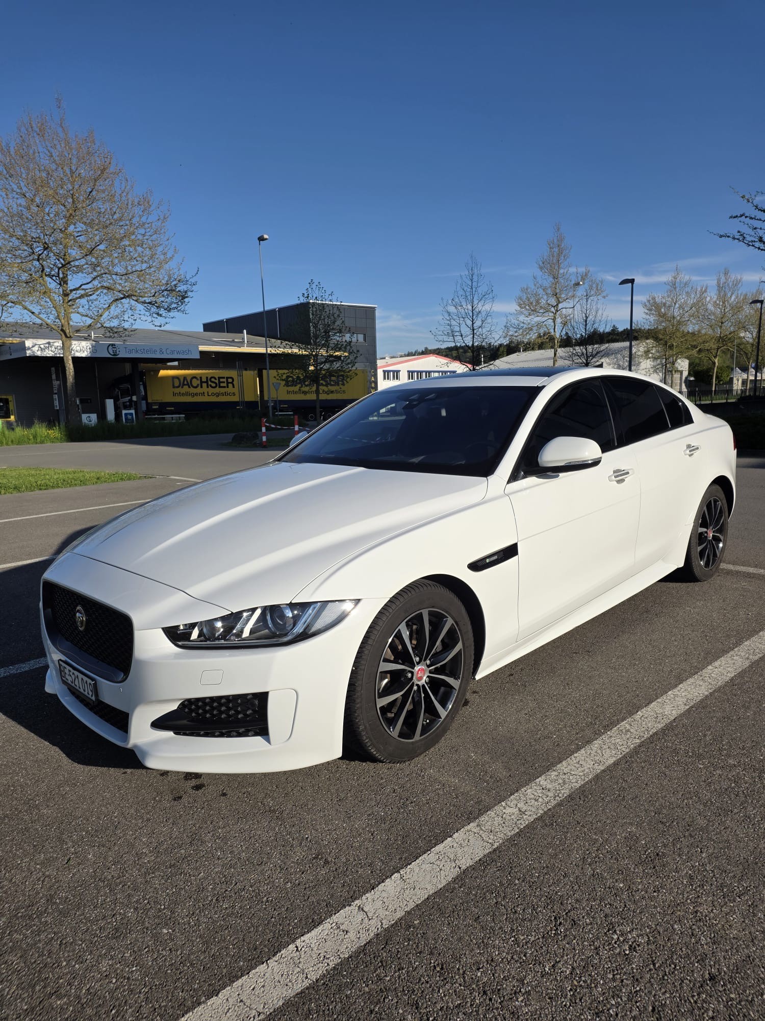 JAGUAR XE 20d R-Sport Automat-image-0