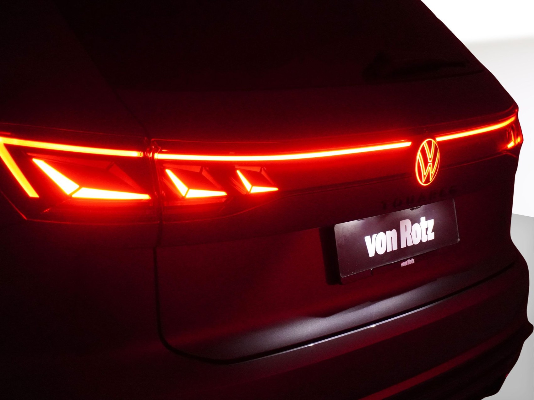 VW Touareg 3.0 V6 TSI R-Line Black Style 4Motion **Vollausstattung**-image-4