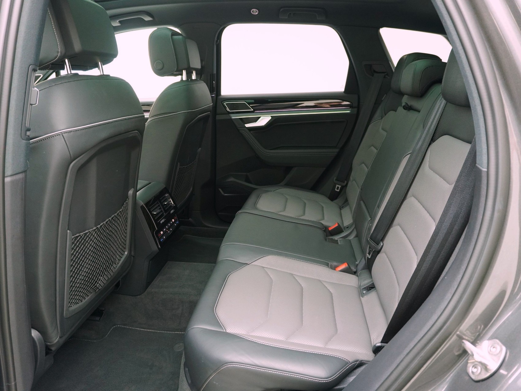 VW Touareg 3.0 V6 TSI R-Line Black Style 4Motion **Vollausstattung**-image-14