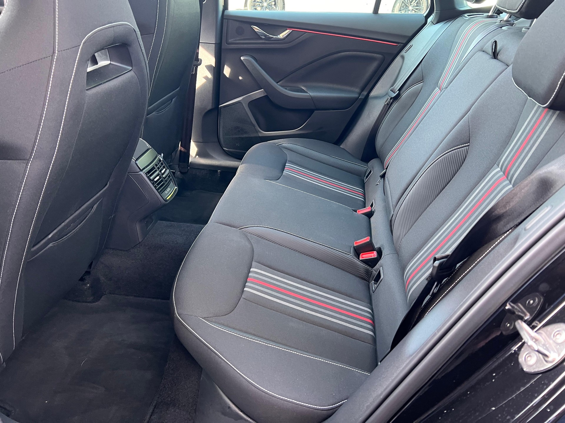 SKODA Kamiq 1.0 TSI Monte Carlo DSG-image-10