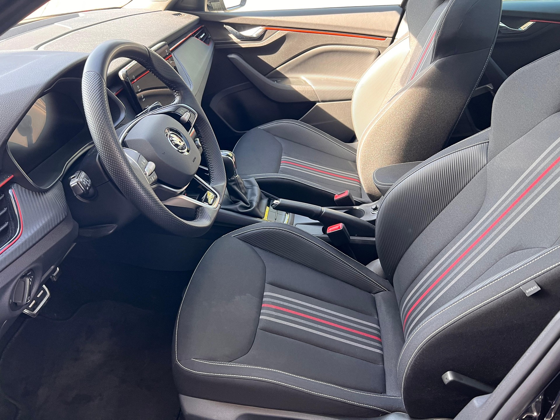 SKODA Kamiq 1.0 TSI Monte Carlo DSG-image-8