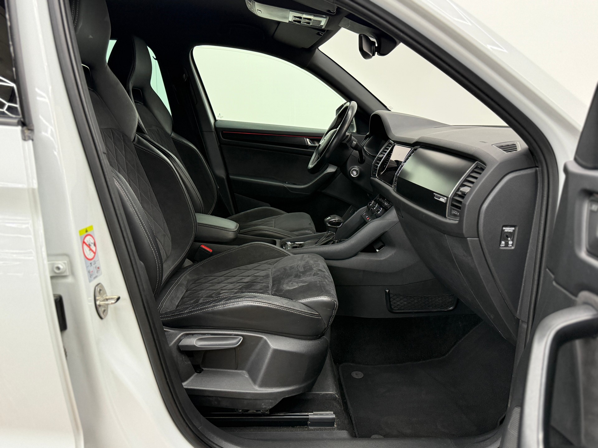 SKODA Kodiaq 2.0 TDI CR Sport Line 4x4 DSG ~AHK~7-PLÄTZER~-image-20