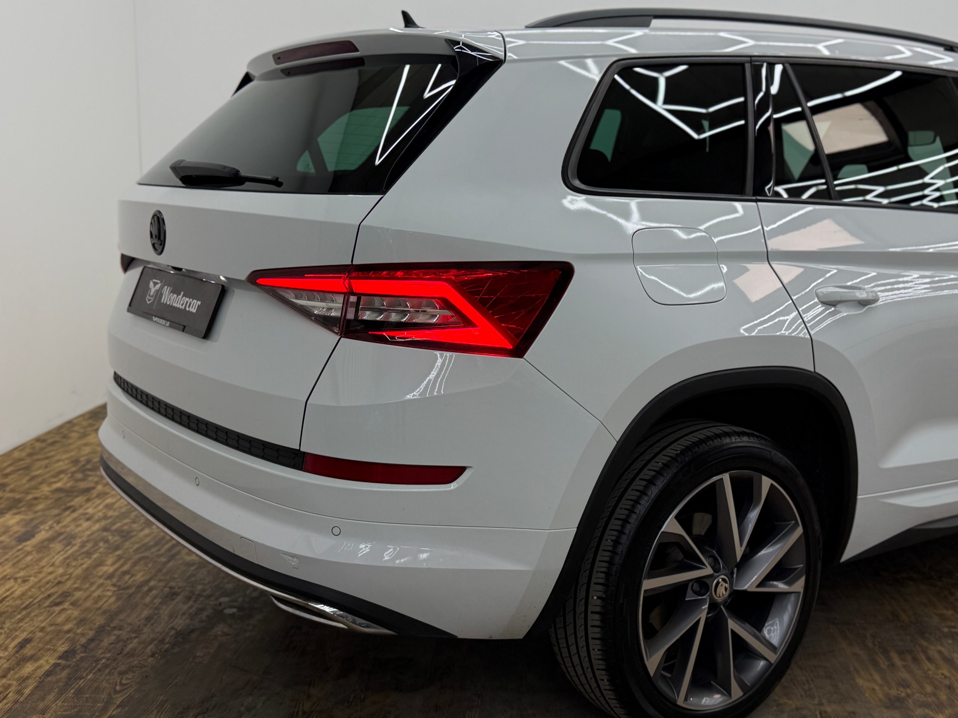 SKODA Kodiaq 2.0 TDI CR Sport Line 4x4 DSG ~AHK~7-PLÄTZER~-image-13