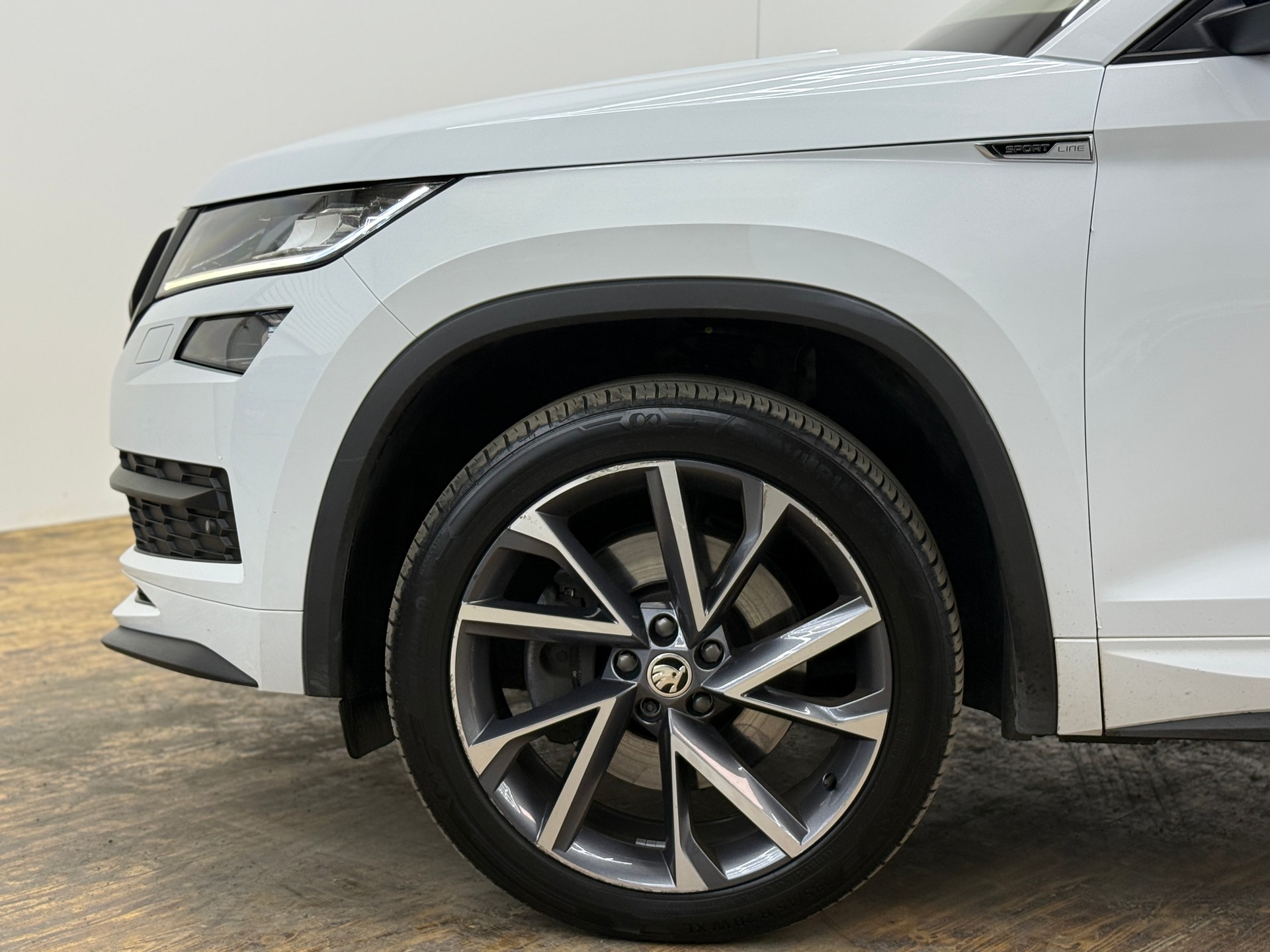 SKODA Kodiaq 2.0 TDI CR Sport Line 4x4 DSG ~AHK~7-PLÄTZER~-image-5