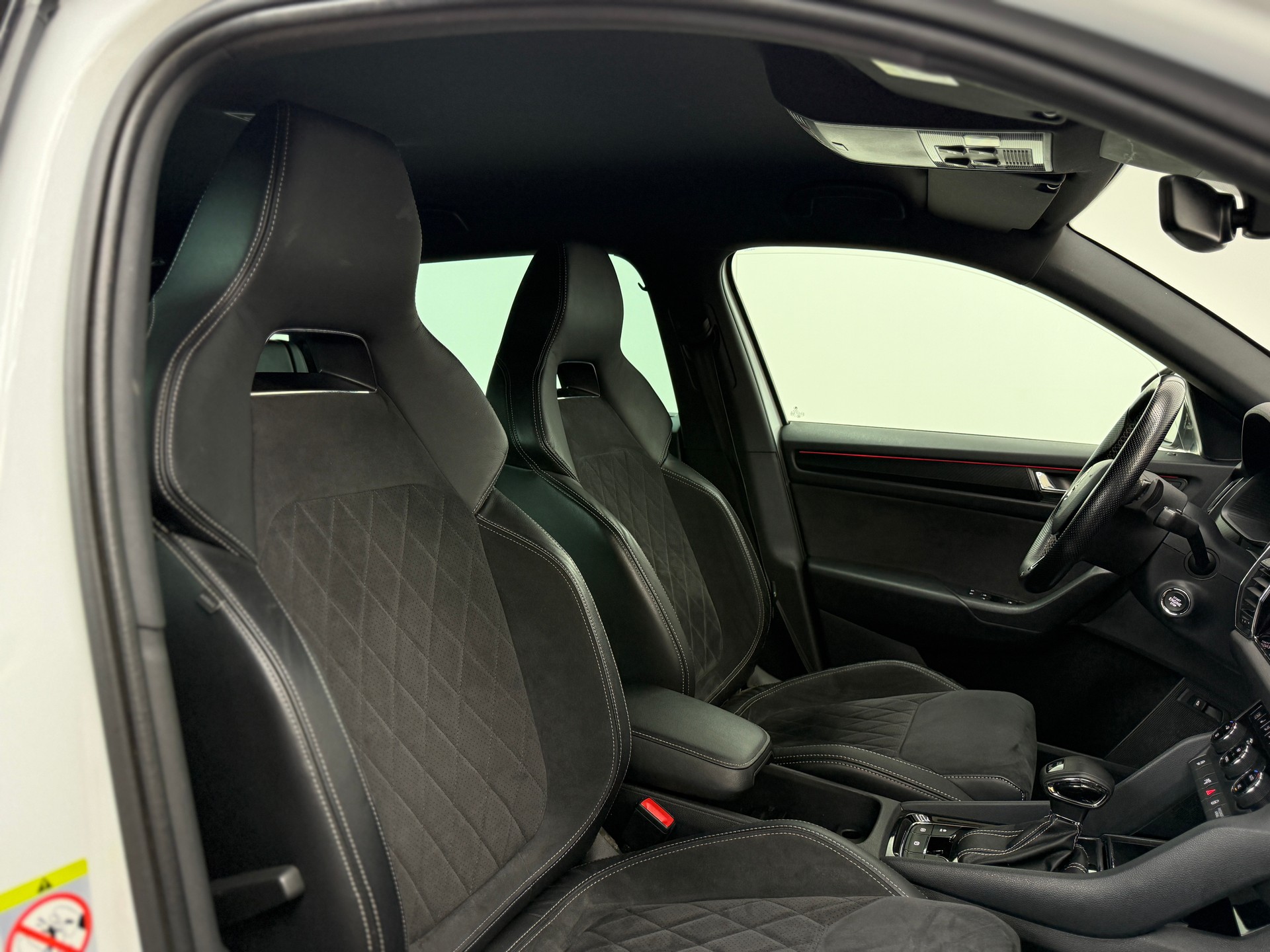 SKODA Kodiaq 2.0 TDI CR Sport Line 4x4 DSG ~AHK~7-PLÄTZER~-image-21