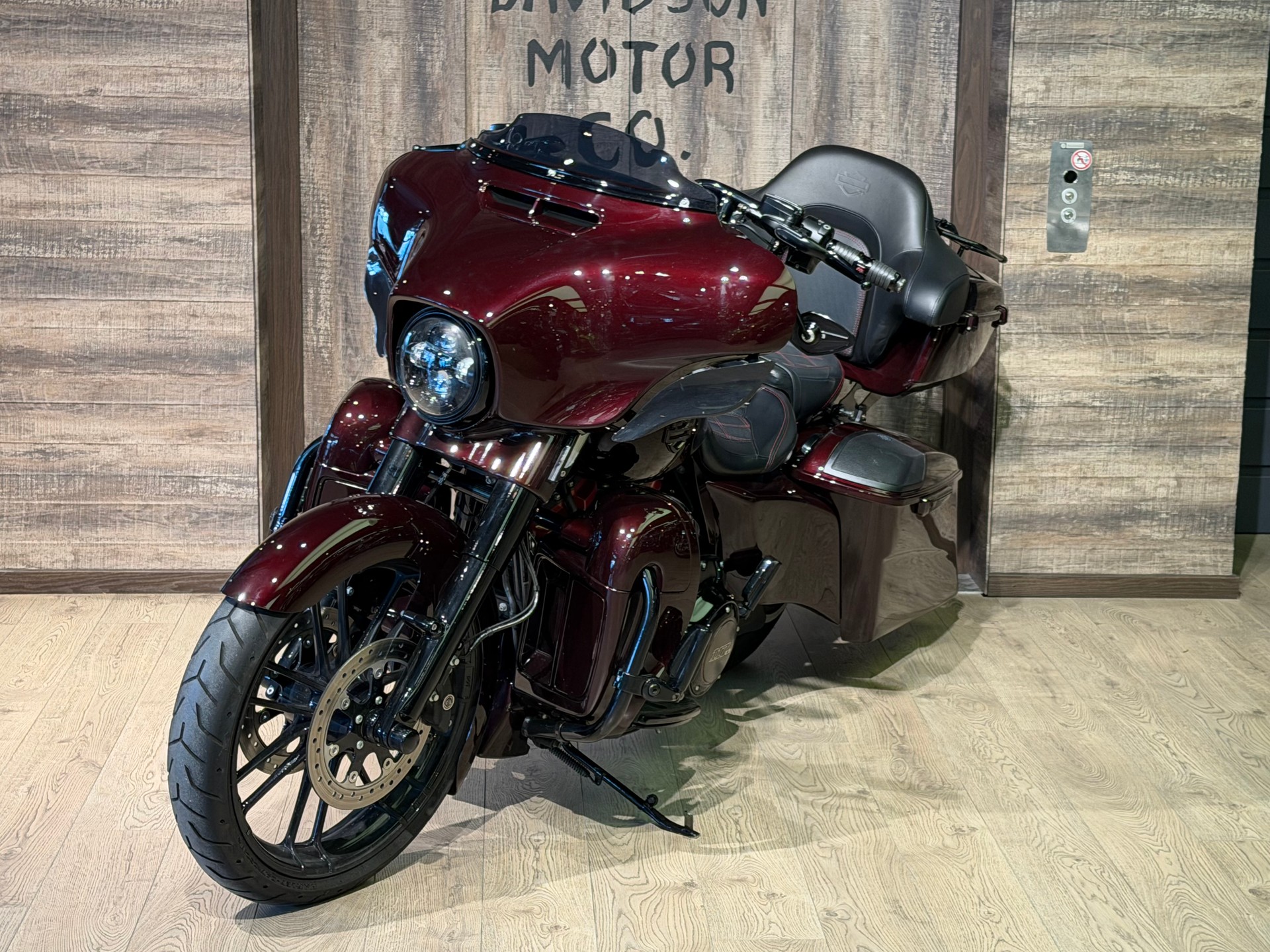 HARLEY-DAVIDSON FLHXSE Street Glide ABS CVO 117-showroom-element-2