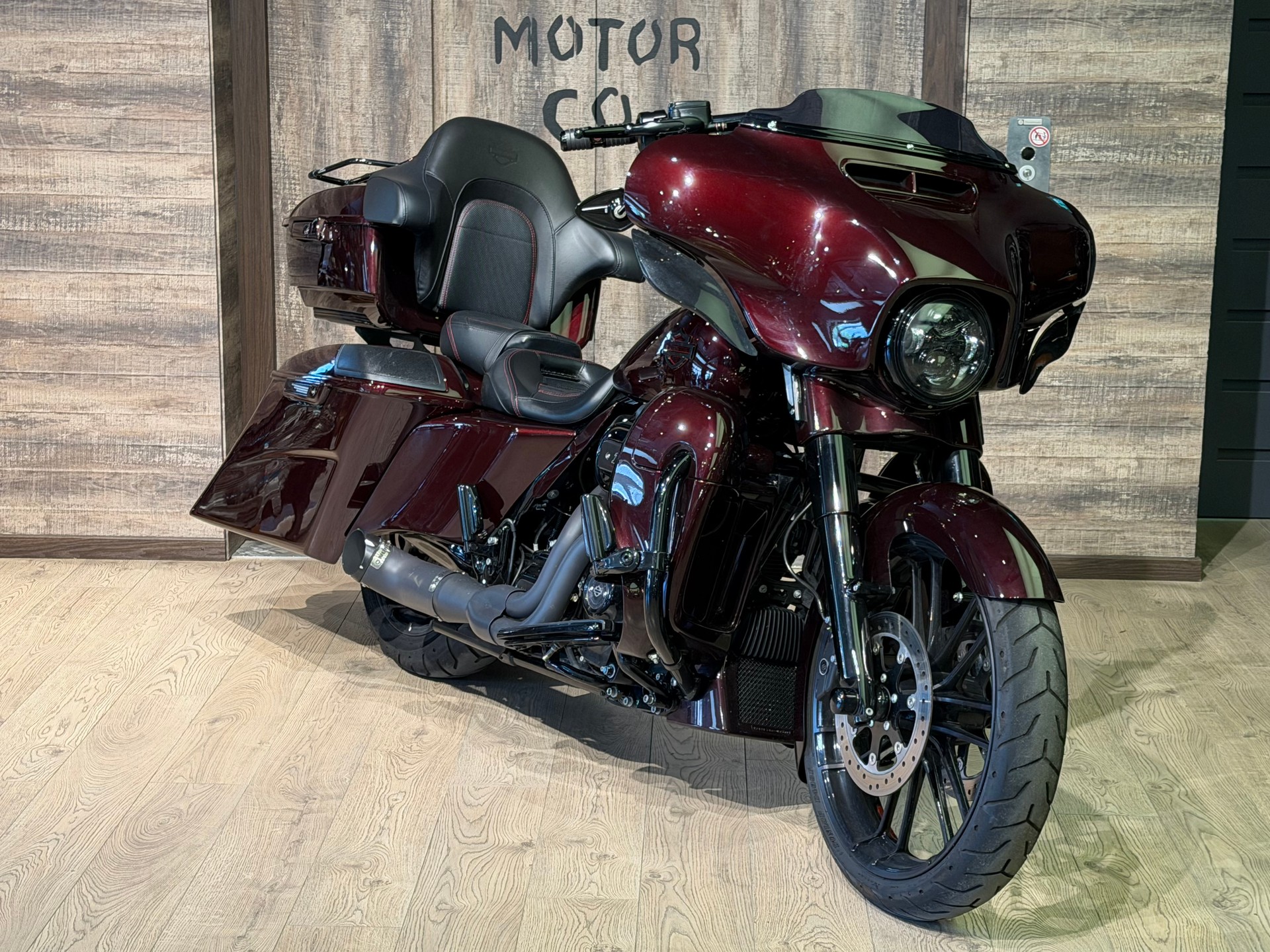 HARLEY-DAVIDSON FLHXSE Street Glide ABS CVO 117-showroom-element-1