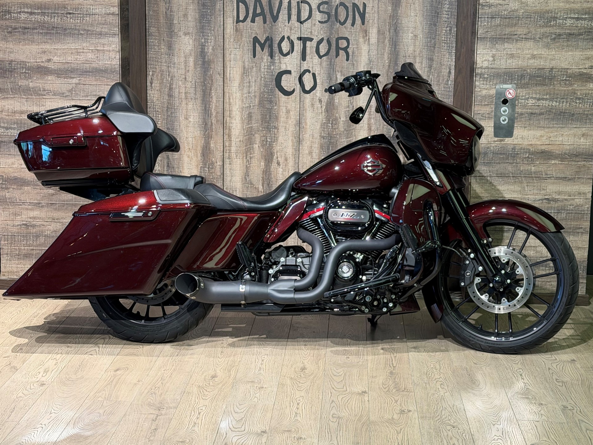HARLEY-DAVIDSON FLHXSE Street Glide ABS CVO 117