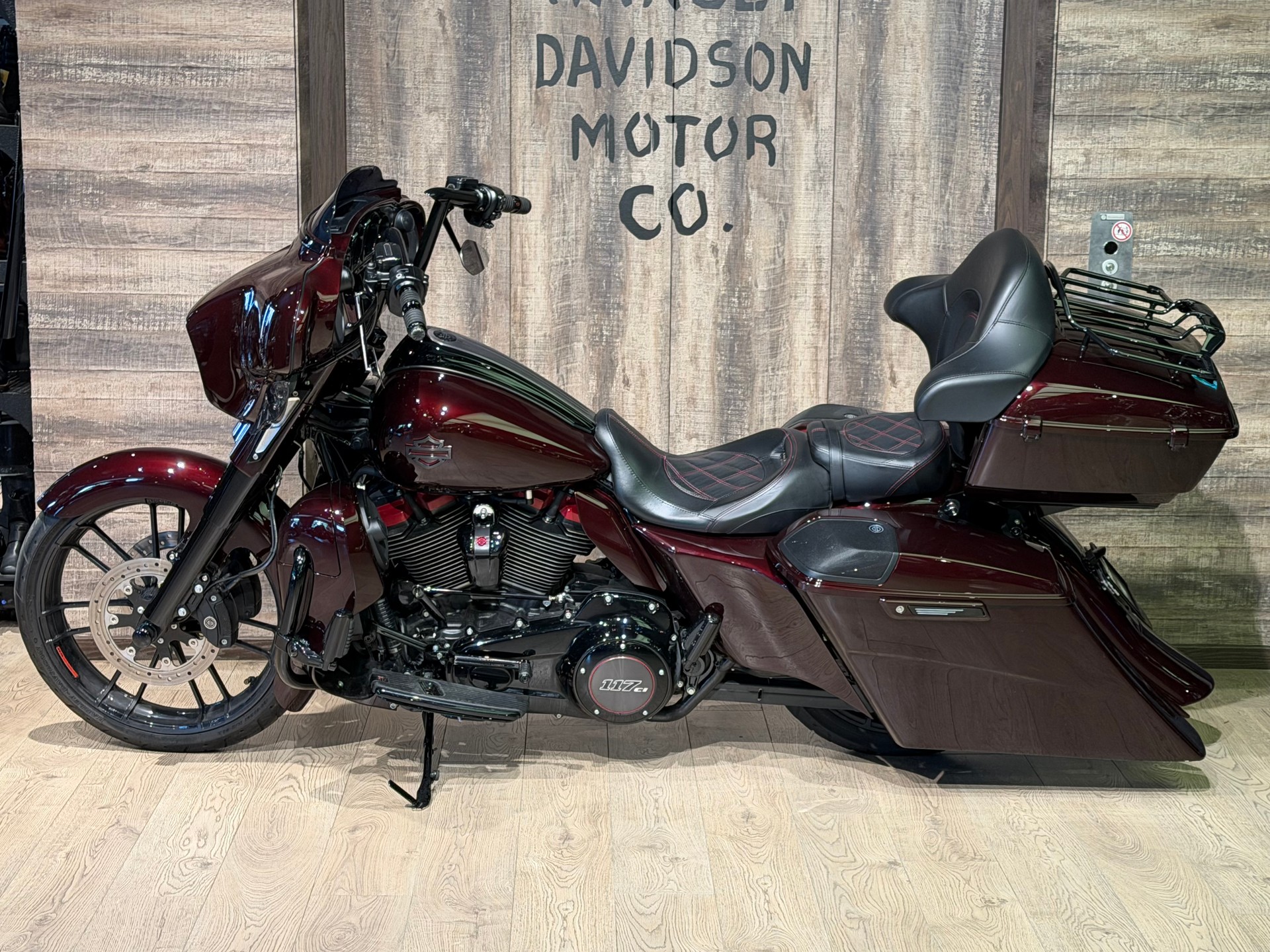 HARLEY-DAVIDSON FLHXSE Street Glide ABS CVO 117-showroom-element-3