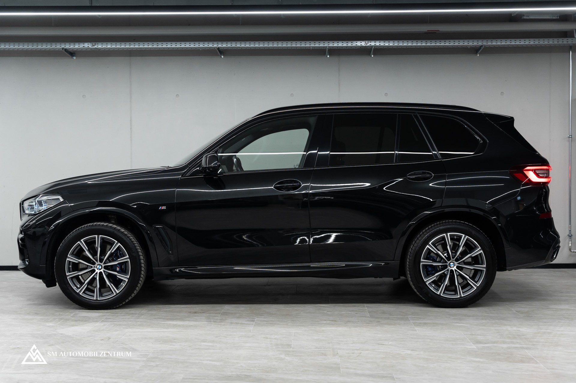 BMW X5 xDrive 48V 40d M Sport / Panorama / 360° / Head-Up / Sitzbelüftung-image-4
