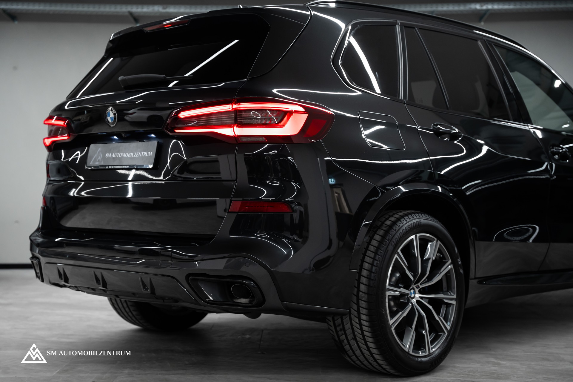BMW X5 xDrive 48V 40d M Sport / Panorama / 360° / Head-Up / Sitzbelüftung-image-8