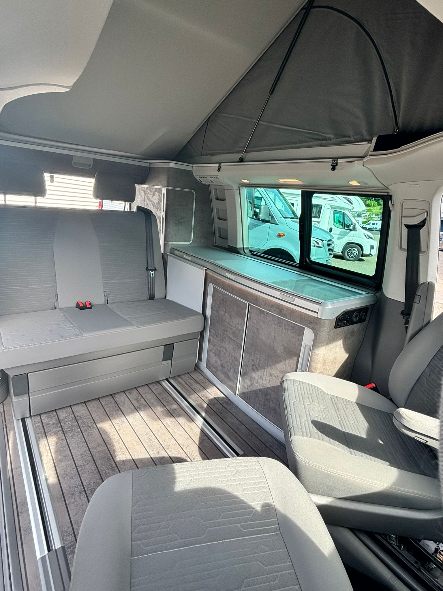 VW T6.1 California 2.0 TDI Ocean Liberty 4Motion DSG-image-10