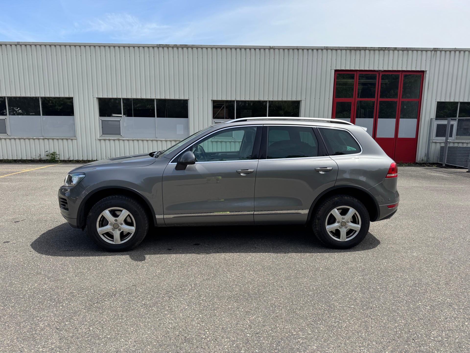VW Touareg 3.0 TDI BlueMotion Technology Tiptronic-image-2