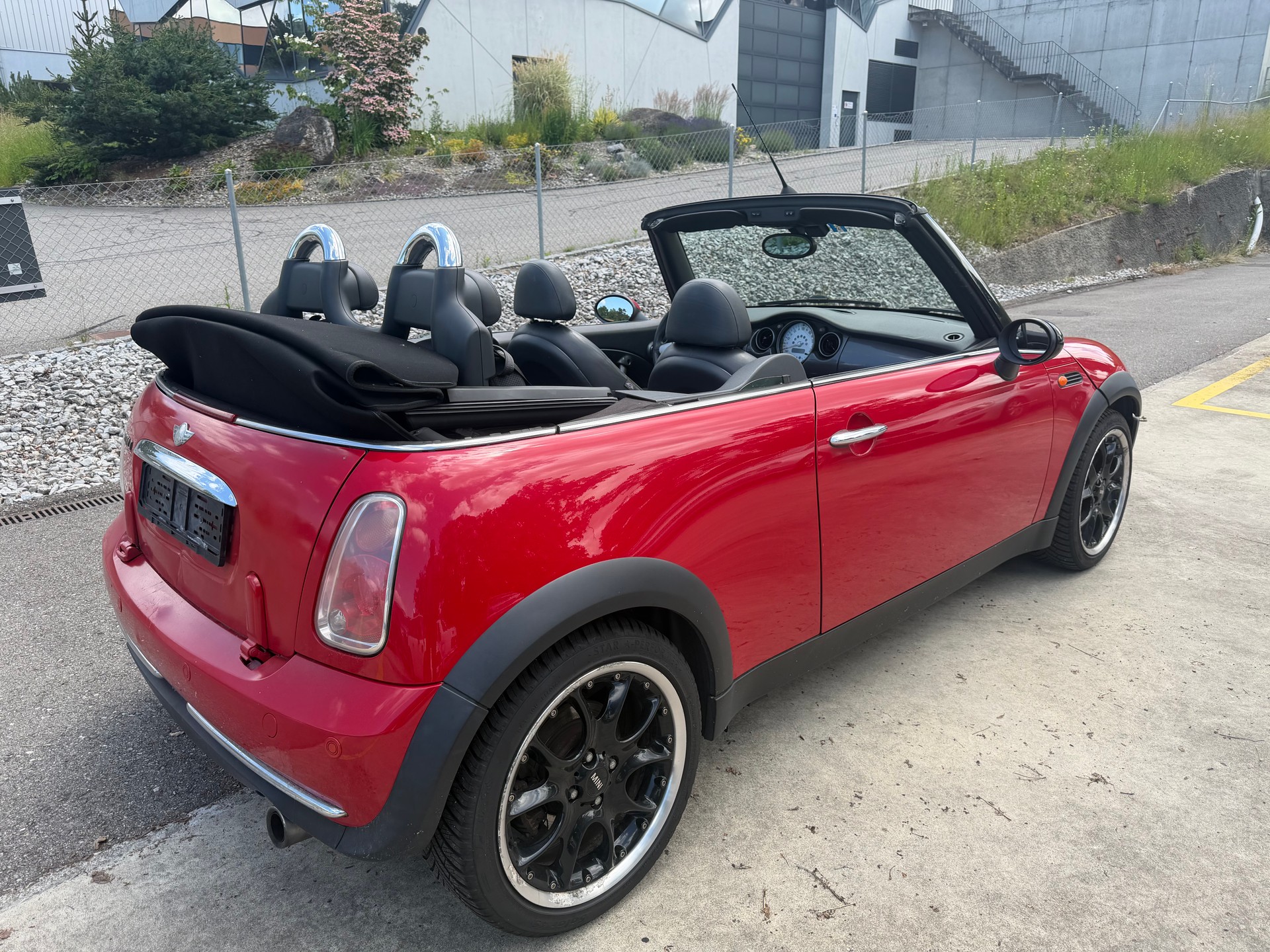 MINI Cooper Cabriolet-image-2