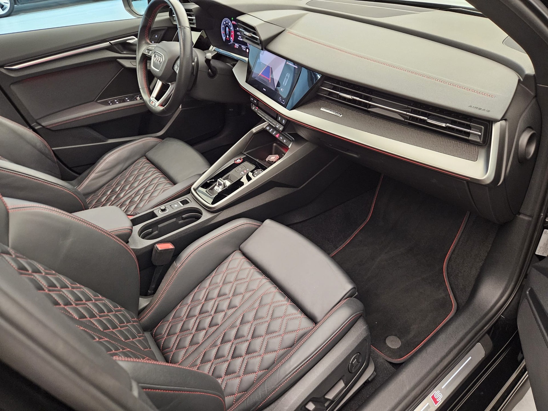 AUDI S3 Sportback 2.0 TFSI quattro S-tronic-image-11