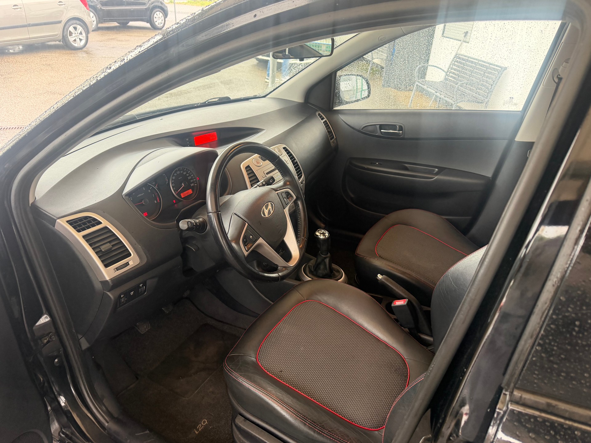 HYUNDAI i20 1.6 Premium-image-7