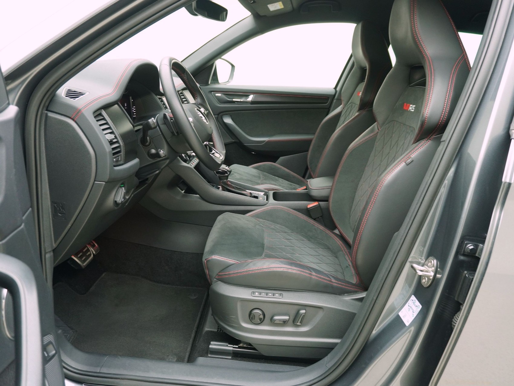 SKODA Kodiaq 2.0 TSI DSG RS 4X4-image-8