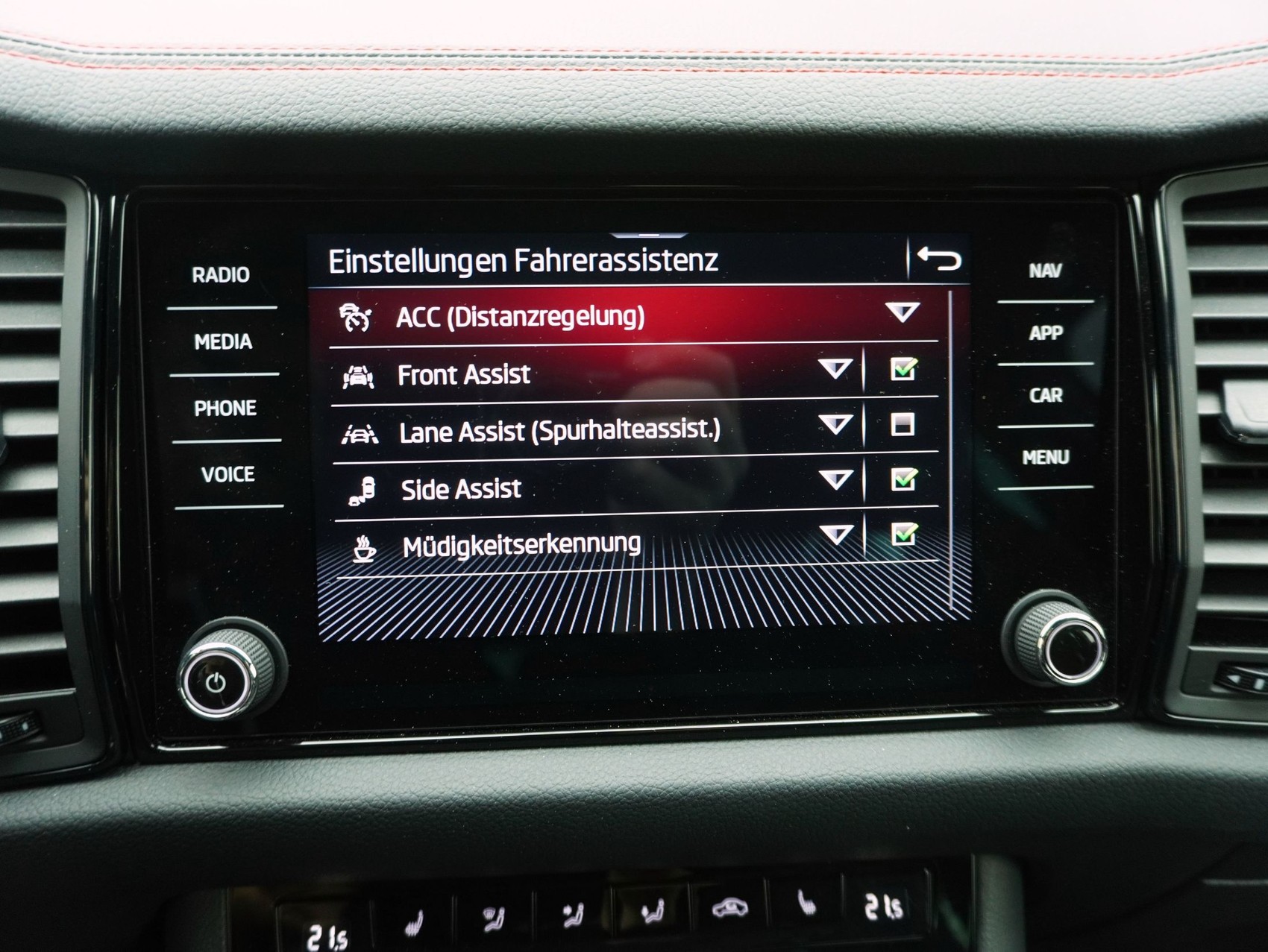SKODA Kodiaq 2.0 TSI DSG RS 4X4-image-24