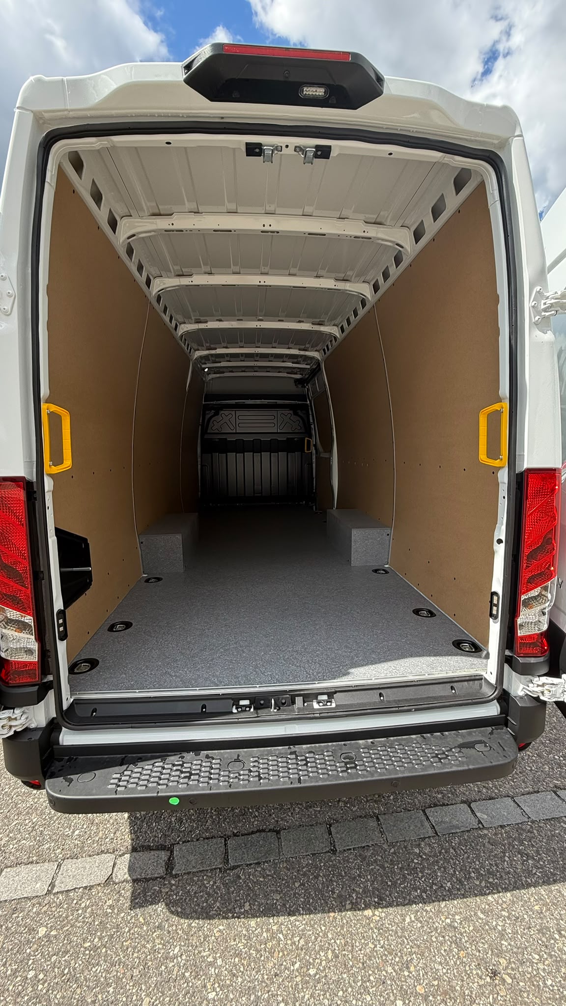 IVECO 35S16HA8V L4H2 RS 4100mm Nutzlast 860 kg Anhängerlast 3500 kg-image-6
