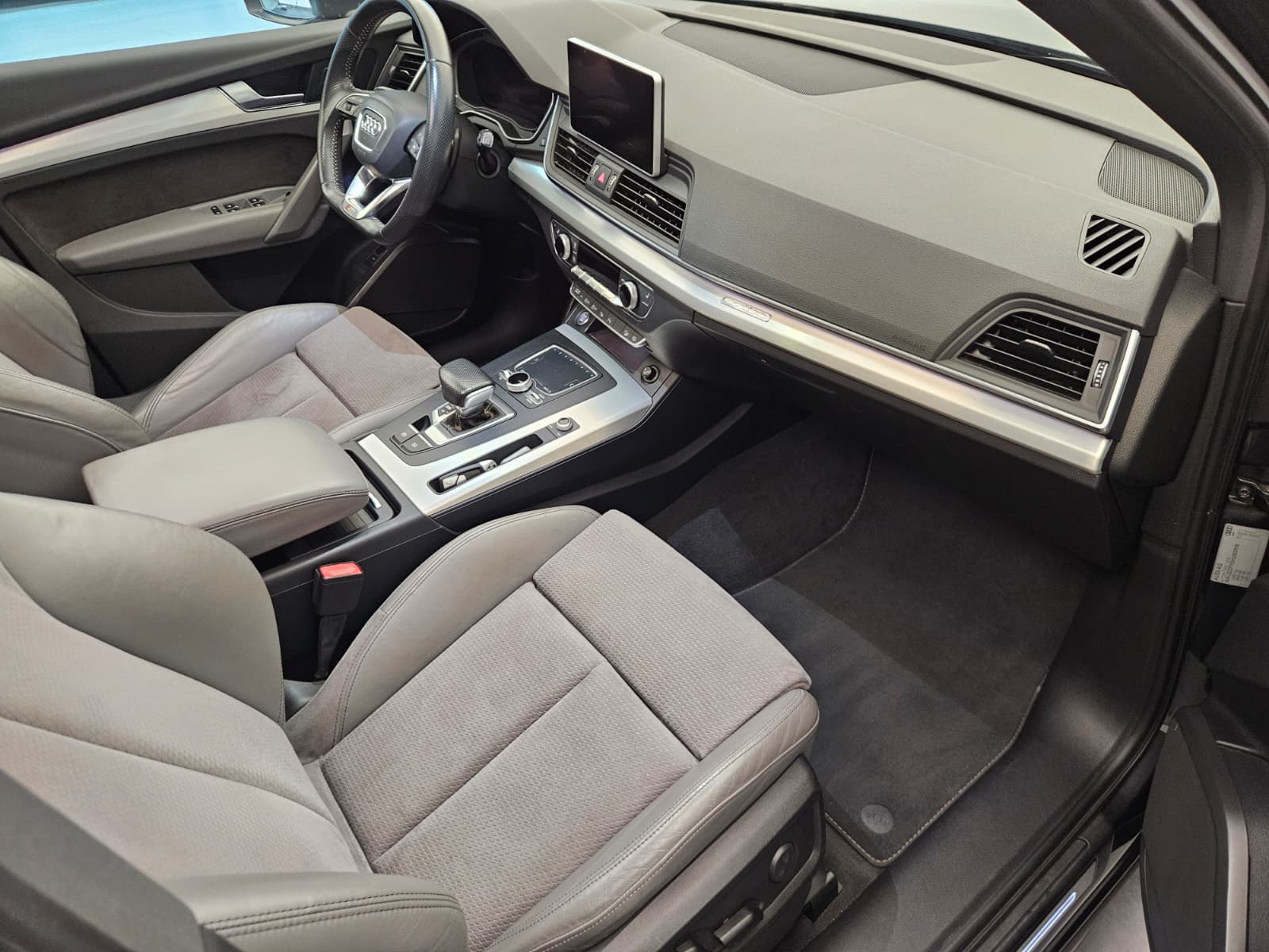 AUDI Q5 2.0 TFSI sport quattro S-tronic-image-11