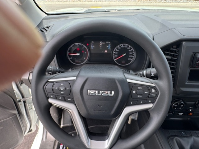ISUZU BTFS **4x4** 3.5 t Anhängelast, ALU-Brücke mit 1105 kg Nutzlast-image-13