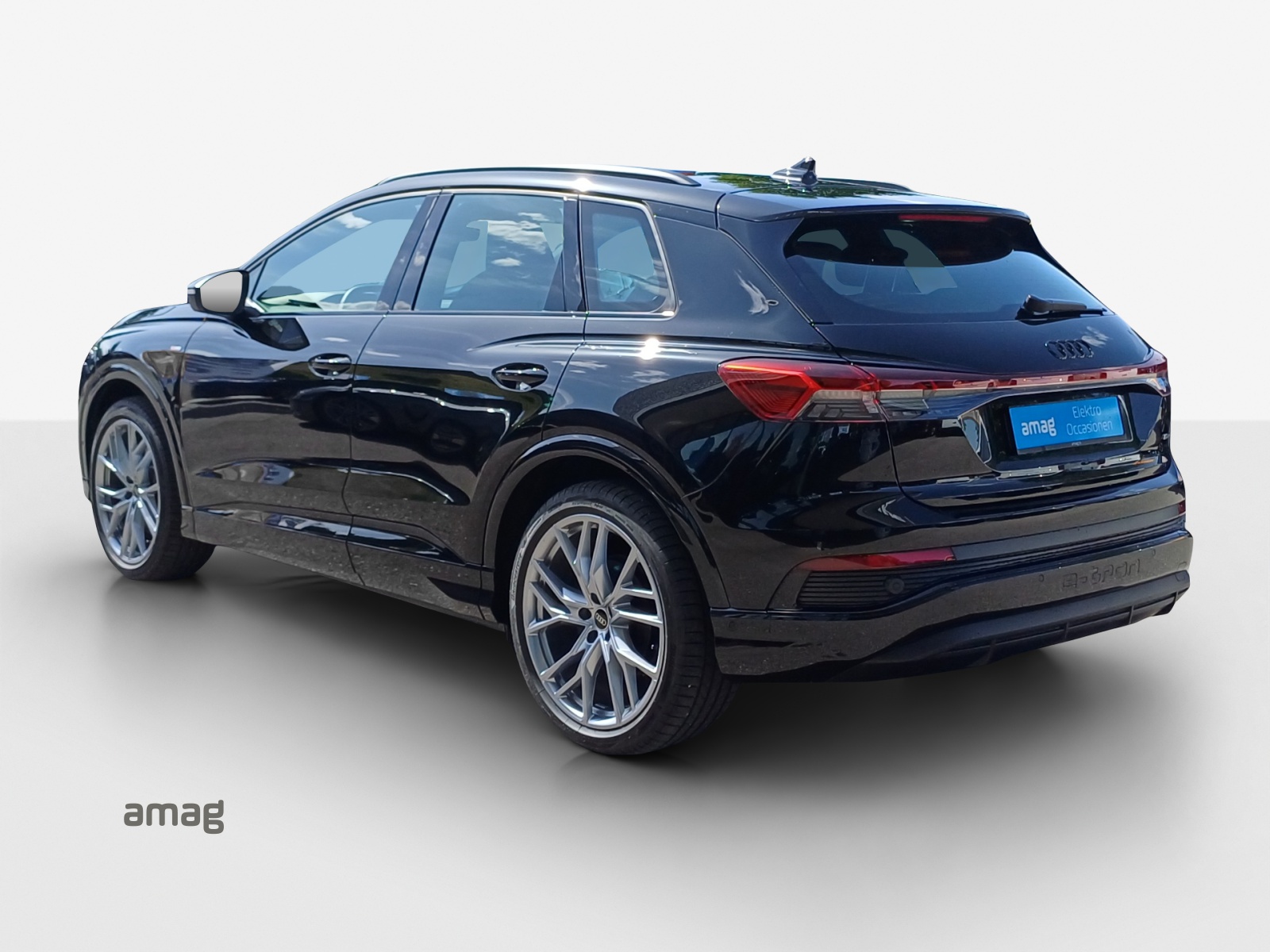 AUDI Q4 e-tron 45 Attraction quattro-image-2