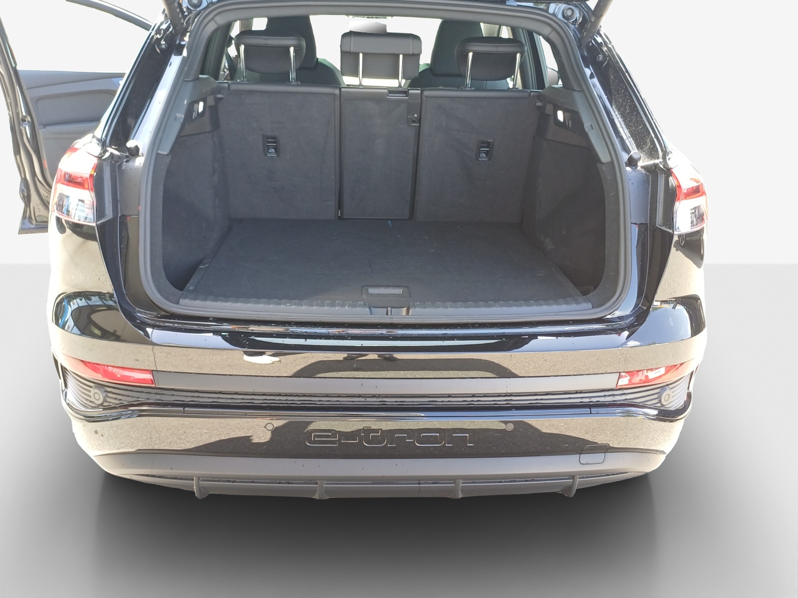 AUDI Q4 e-tron 45 Attraction quattro-image-13